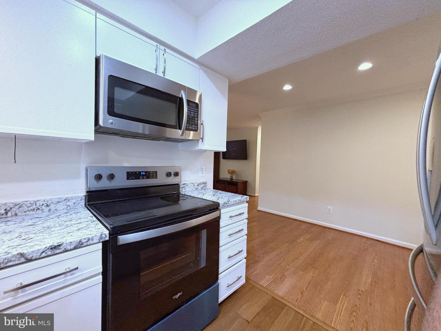 3905 GOLF TEE CT #101, FAIRFAX, Virginia 22033, 3 Bedrooms Bedrooms, ,2 BathroomsBathrooms,Residential,For sale,3905 GOLF TEE CT #101,VAFX2252302 MLS # VAFX2252302