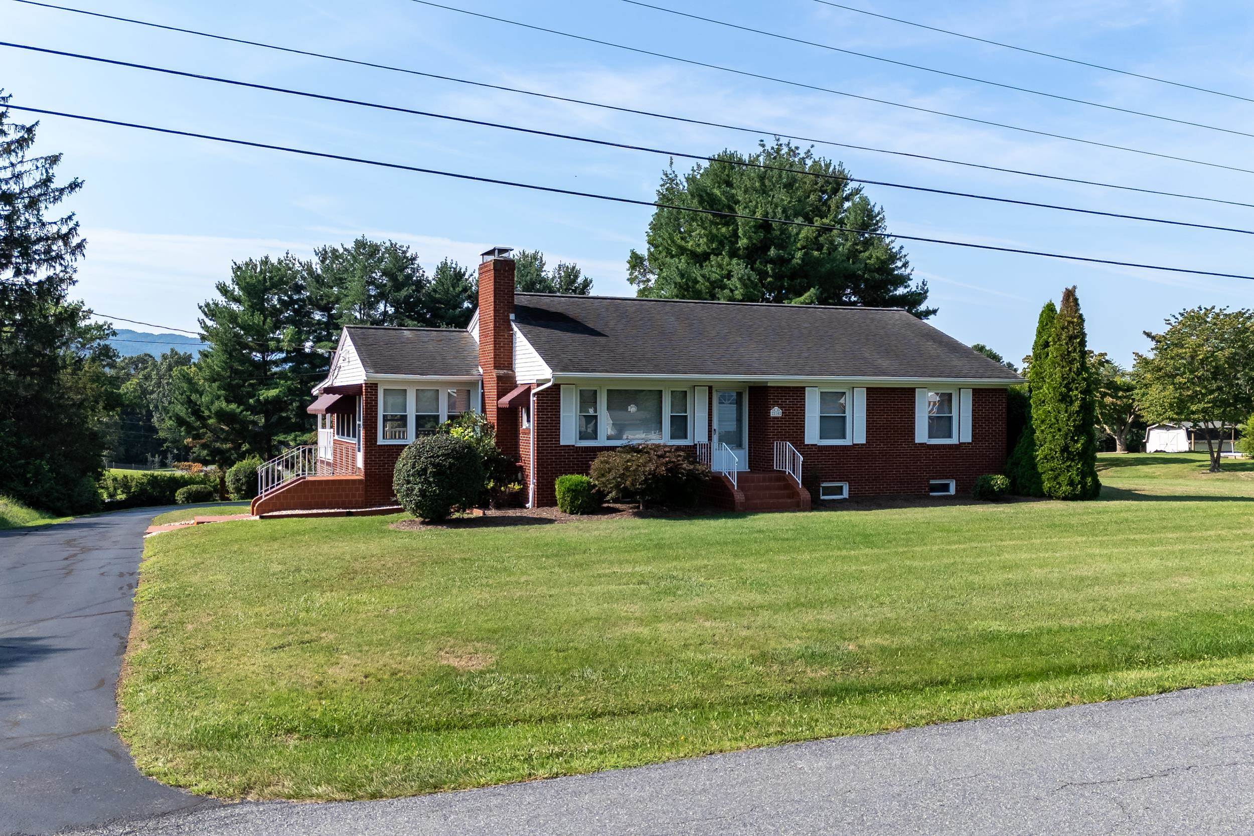210 MONGER HILL RD, ELKTON, Virginia 22827, 3 Bedrooms Bedrooms, ,2 BathroomsBathrooms,Residential,210 MONGER HILL RD,667633 MLS # 667633