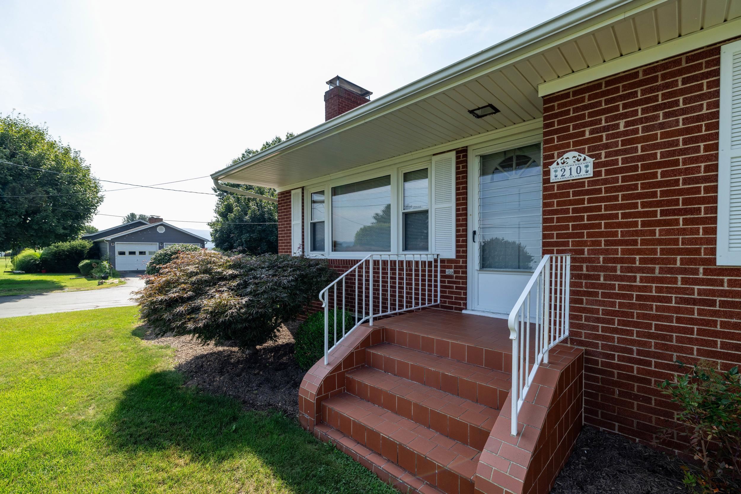 210 MONGER HILL RD, ELKTON, Virginia 22827, 3 Bedrooms Bedrooms, ,2 BathroomsBathrooms,Residential,210 MONGER HILL RD,667633 MLS # 667633