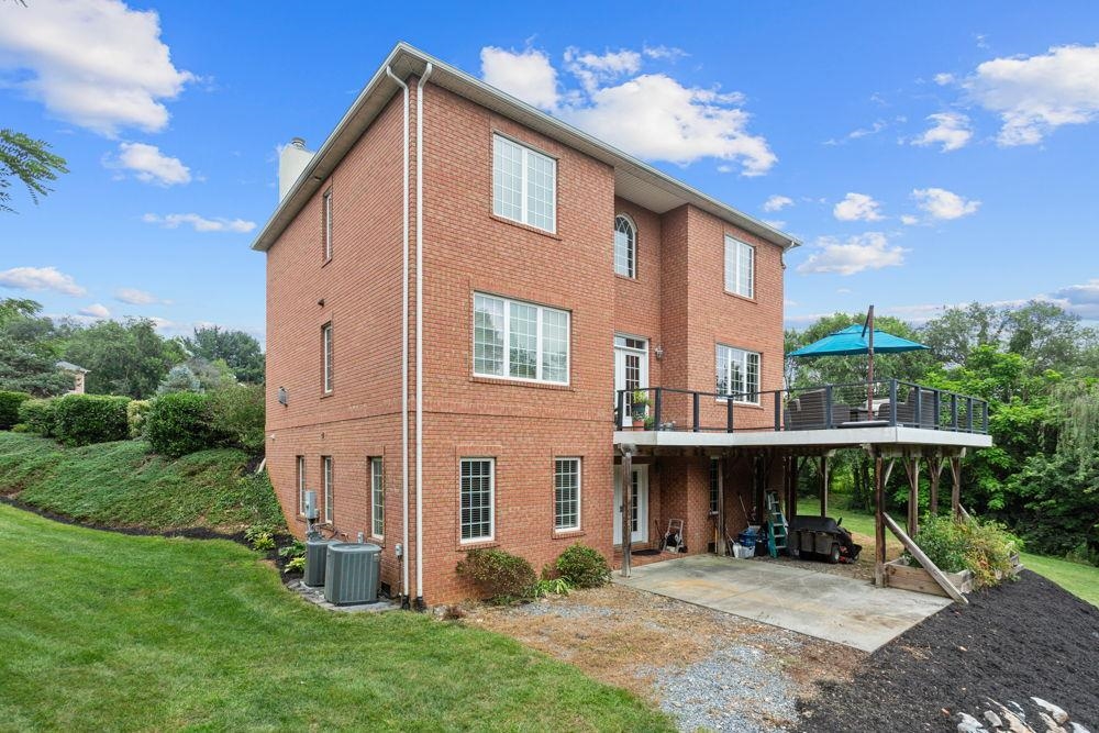 571 MYERS AVE, HARRISONBURG, Virginia 22801, 5 Bedrooms Bedrooms, ,3 BathroomsBathrooms,Residential,571 MYERS AVE,667640 MLS # 667640
