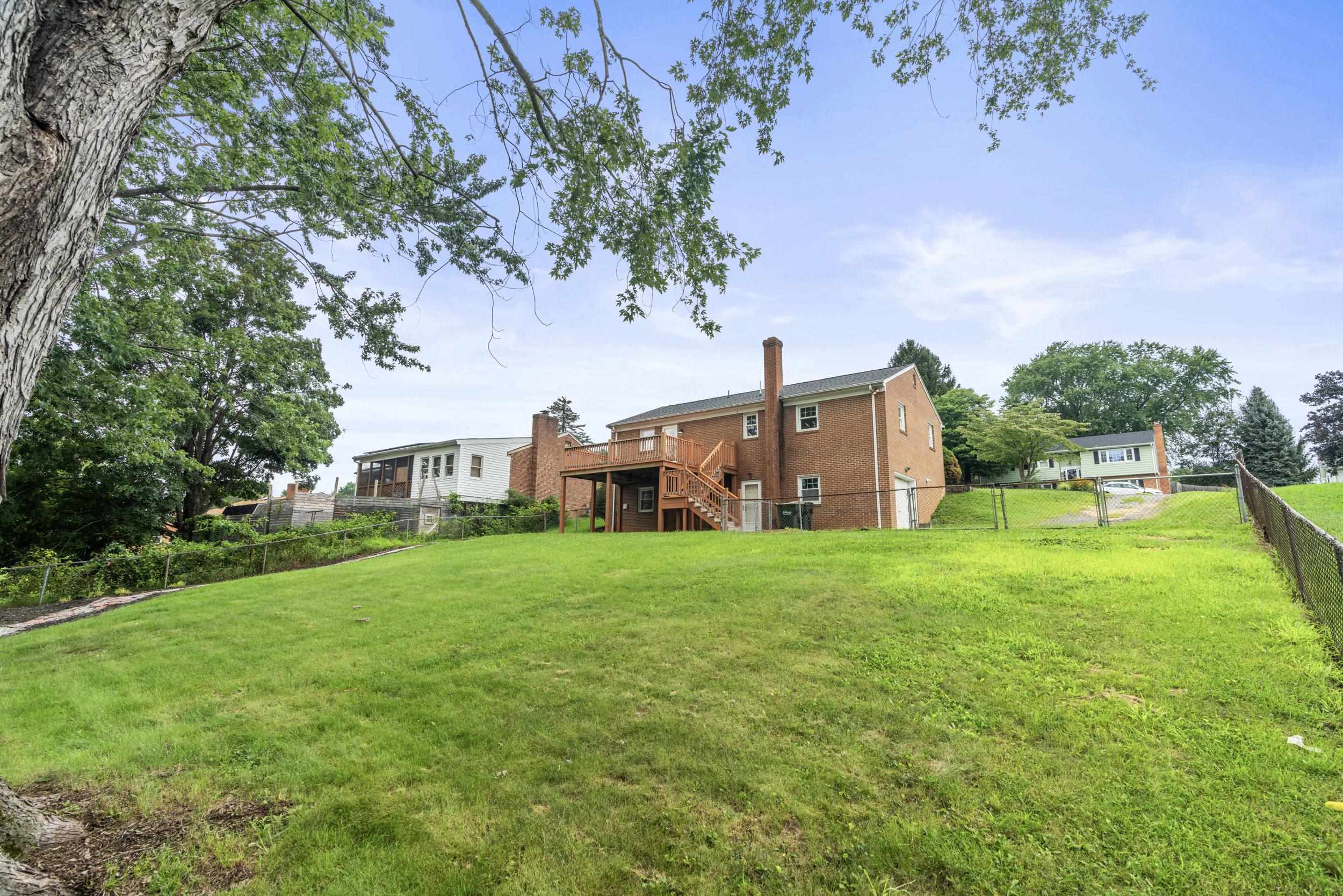 109 FOX HILL DR, STAUNTON, Virginia 24401, 3 Bedrooms Bedrooms, ,2 BathroomsBathrooms,Residential,109 FOX HILL DR,667649 MLS # 667649