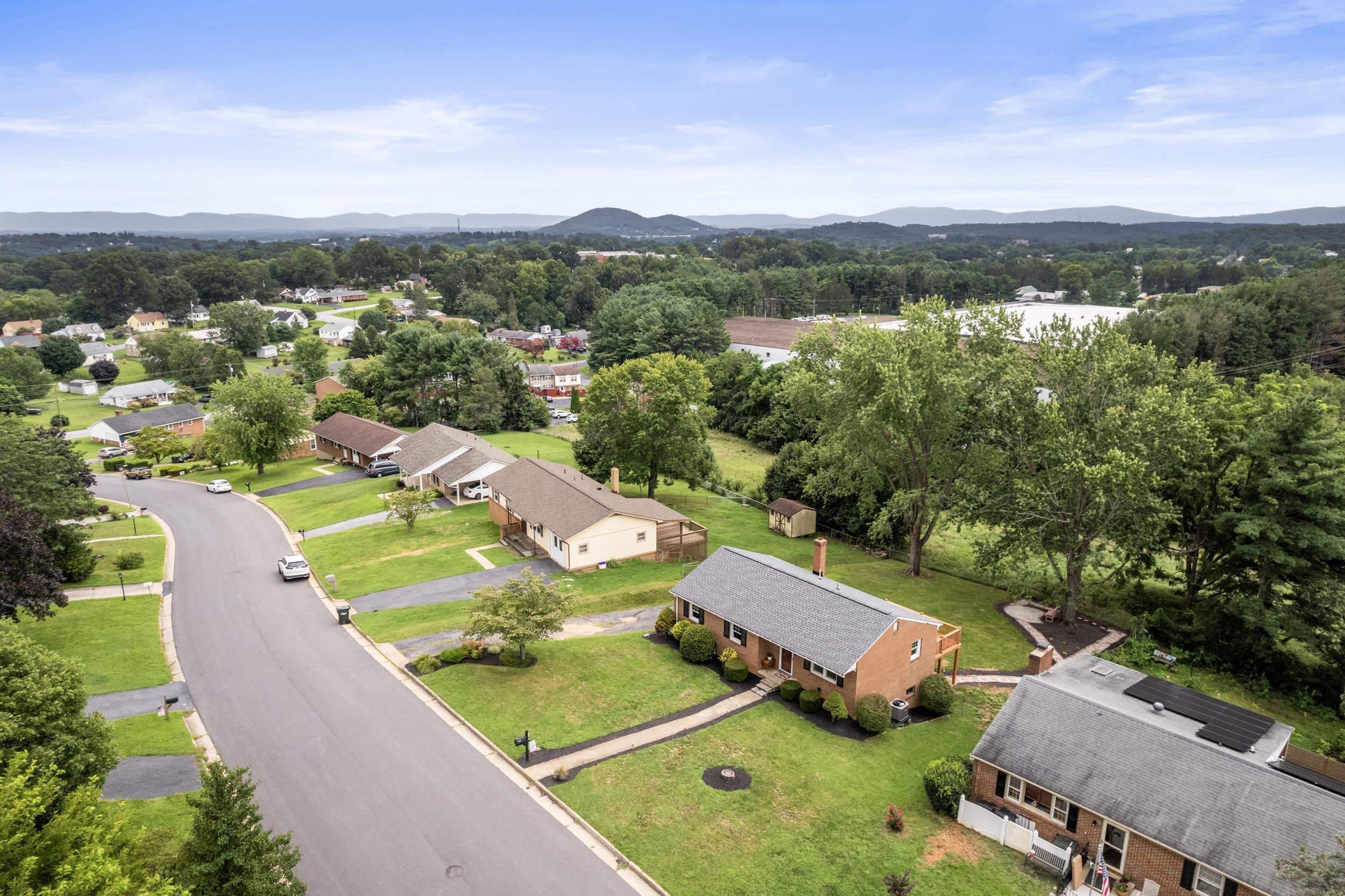 109 FOX HILL DR, STAUNTON, Virginia 24401, 3 Bedrooms Bedrooms, ,2 BathroomsBathrooms,Residential,109 FOX HILL DR,667649 MLS # 667649