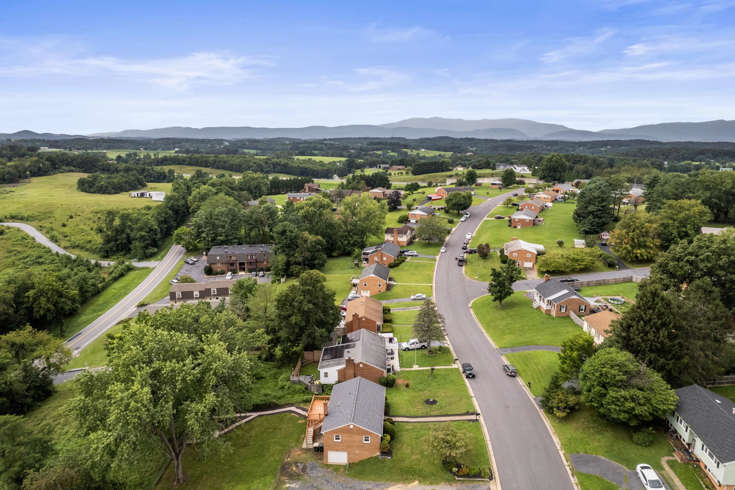 109 FOX HILL DR, STAUNTON, Virginia 24401, 3 Bedrooms Bedrooms, ,2 BathroomsBathrooms,Residential,109 FOX HILL DR,667649 MLS # 667649
