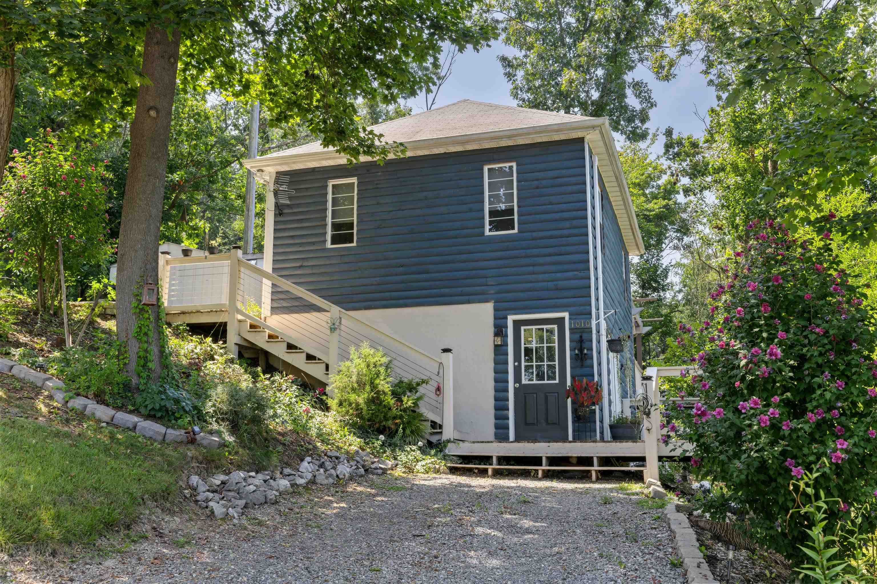 1010 PERRY ST, STAUNTON, Virginia 24401, 3 Bedrooms Bedrooms, ,1 BathroomBathrooms,Residential,1010 PERRY ST,667650 MLS # 667650