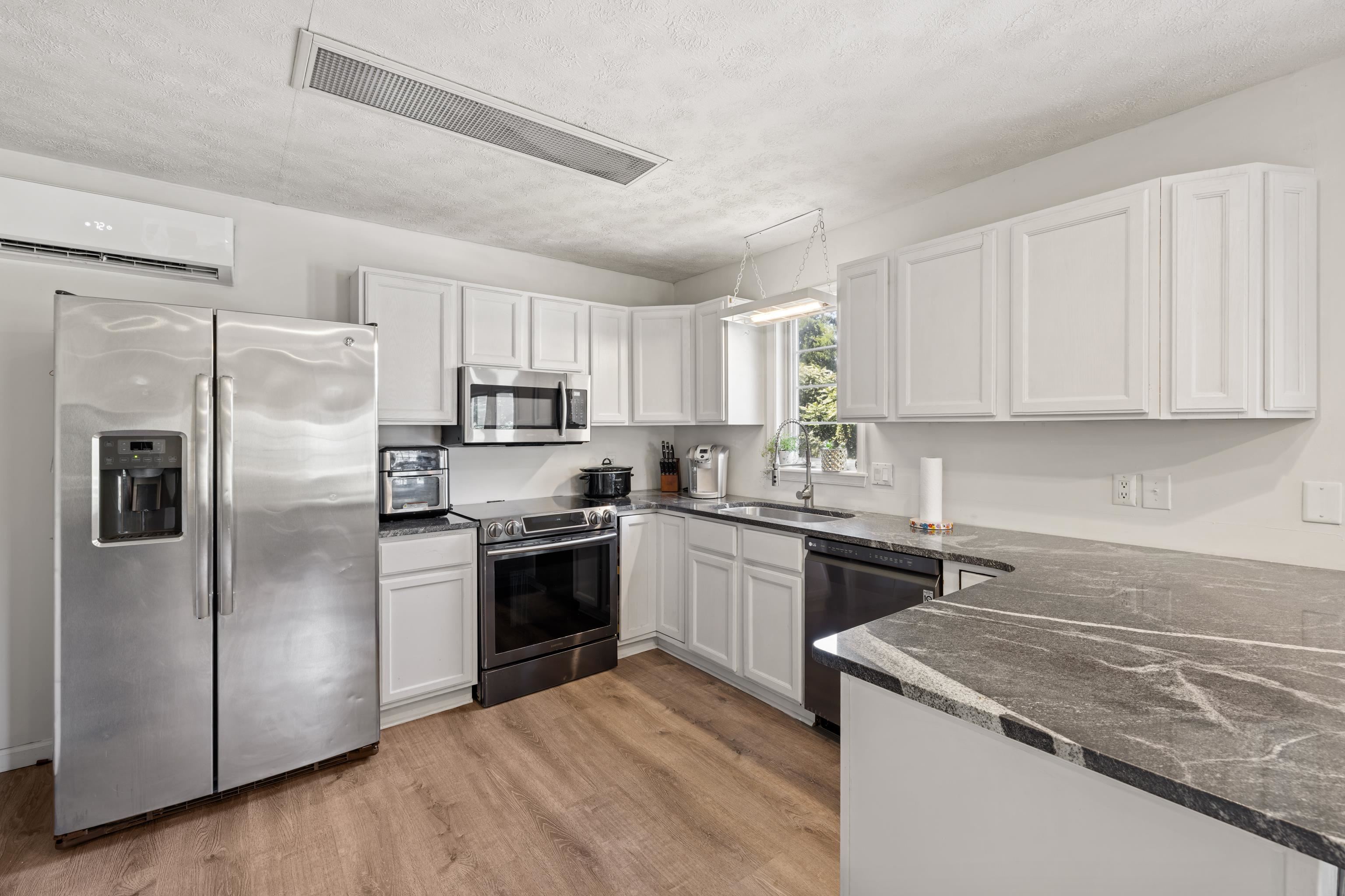 1010 PERRY ST, STAUNTON, Virginia 24401, 3 Bedrooms Bedrooms, ,1 BathroomBathrooms,Residential,1010 PERRY ST,667650 MLS # 667650