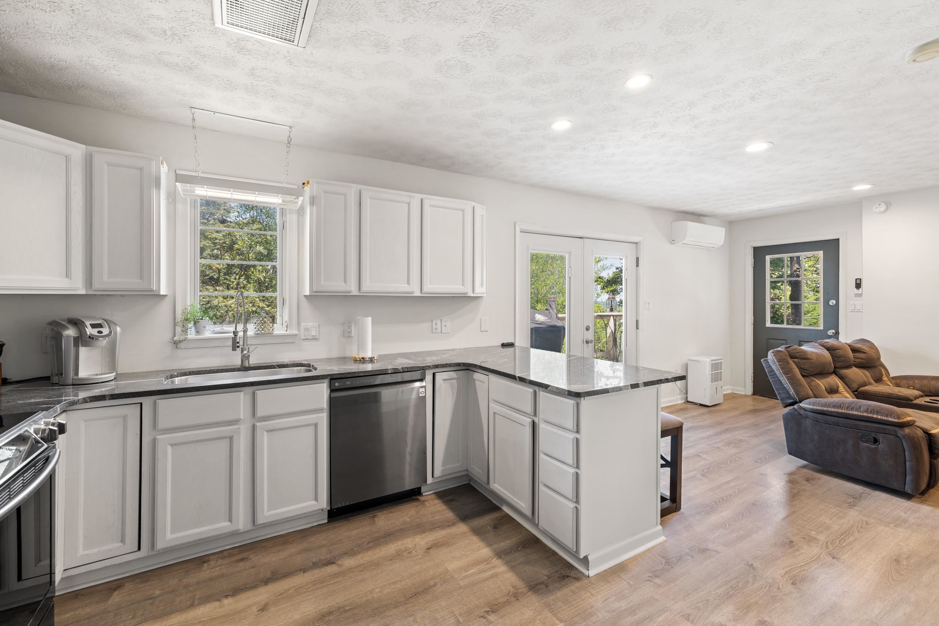 1010 PERRY ST, STAUNTON, Virginia 24401, 3 Bedrooms Bedrooms, ,1 BathroomBathrooms,Residential,1010 PERRY ST,667650 MLS # 667650