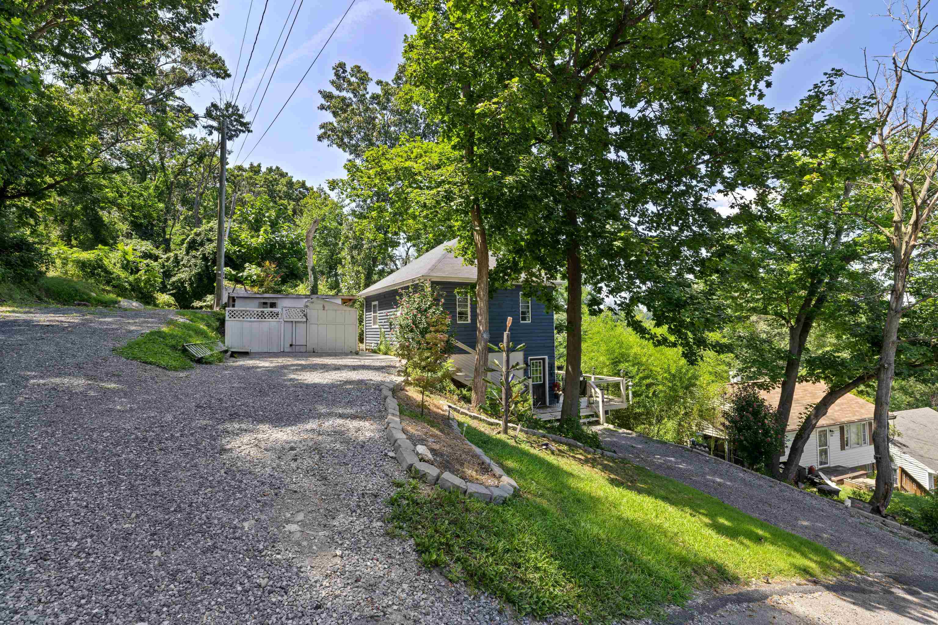 1010 PERRY ST, STAUNTON, Virginia 24401, 3 Bedrooms Bedrooms, ,1 BathroomBathrooms,Residential,1010 PERRY ST,667650 MLS # 667650