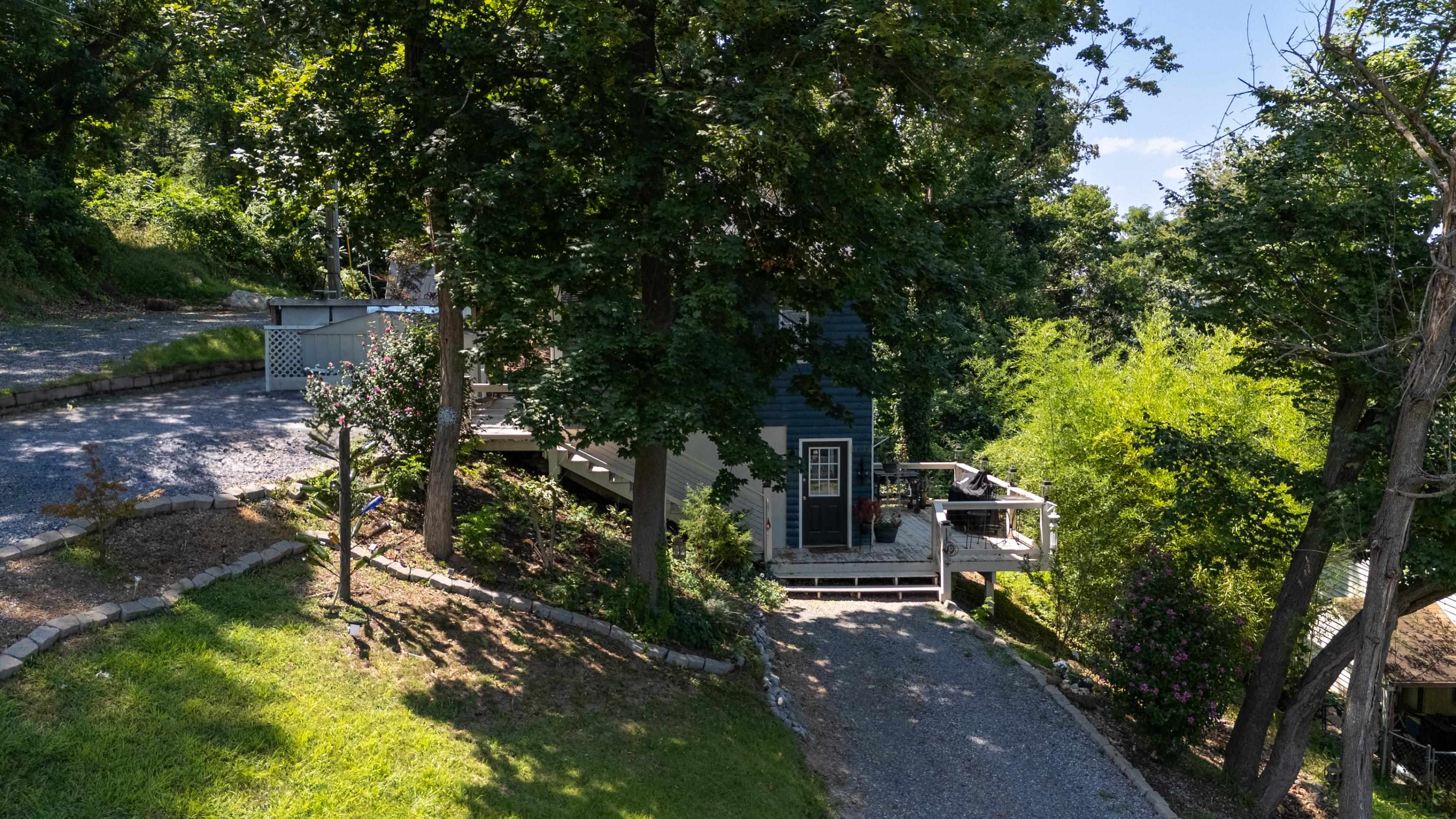 1010 PERRY ST, STAUNTON, Virginia 24401, 3 Bedrooms Bedrooms, ,1 BathroomBathrooms,Residential,1010 PERRY ST,667650 MLS # 667650