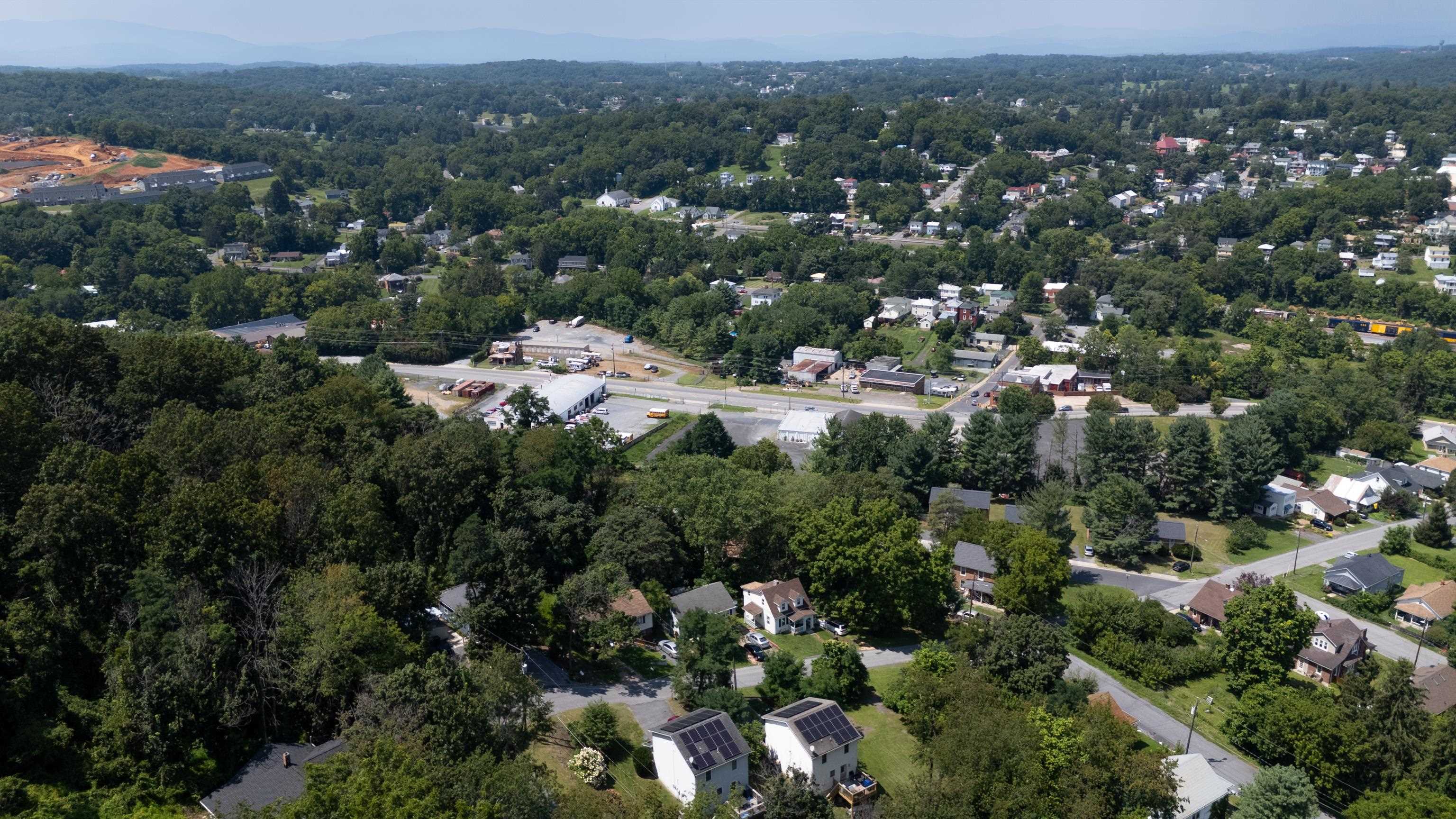 1010 PERRY ST, STAUNTON, Virginia 24401, 3 Bedrooms Bedrooms, ,1 BathroomBathrooms,Residential,1010 PERRY ST,667650 MLS # 667650