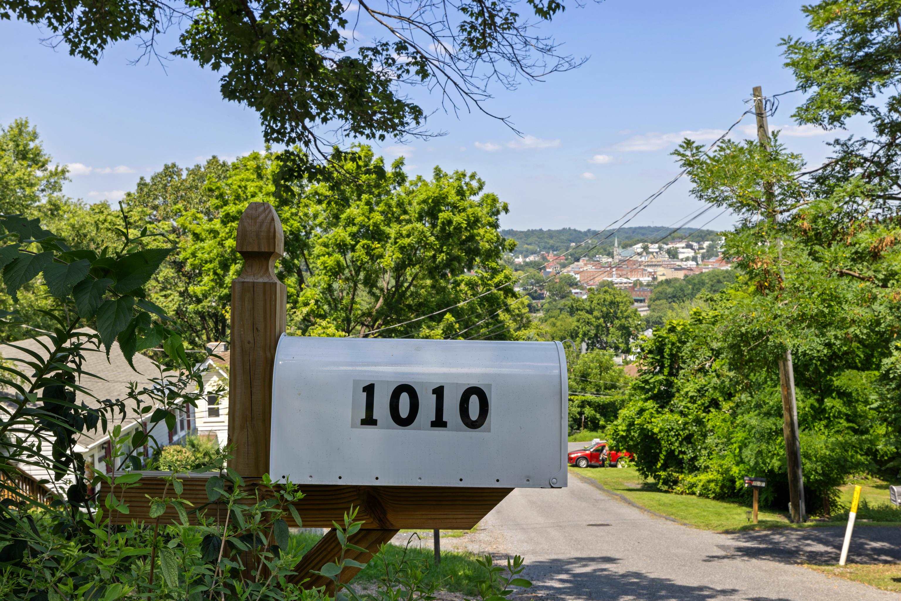 1010 PERRY ST, STAUNTON, Virginia 24401, 3 Bedrooms Bedrooms, ,1 BathroomBathrooms,Residential,1010 PERRY ST,667650 MLS # 667650