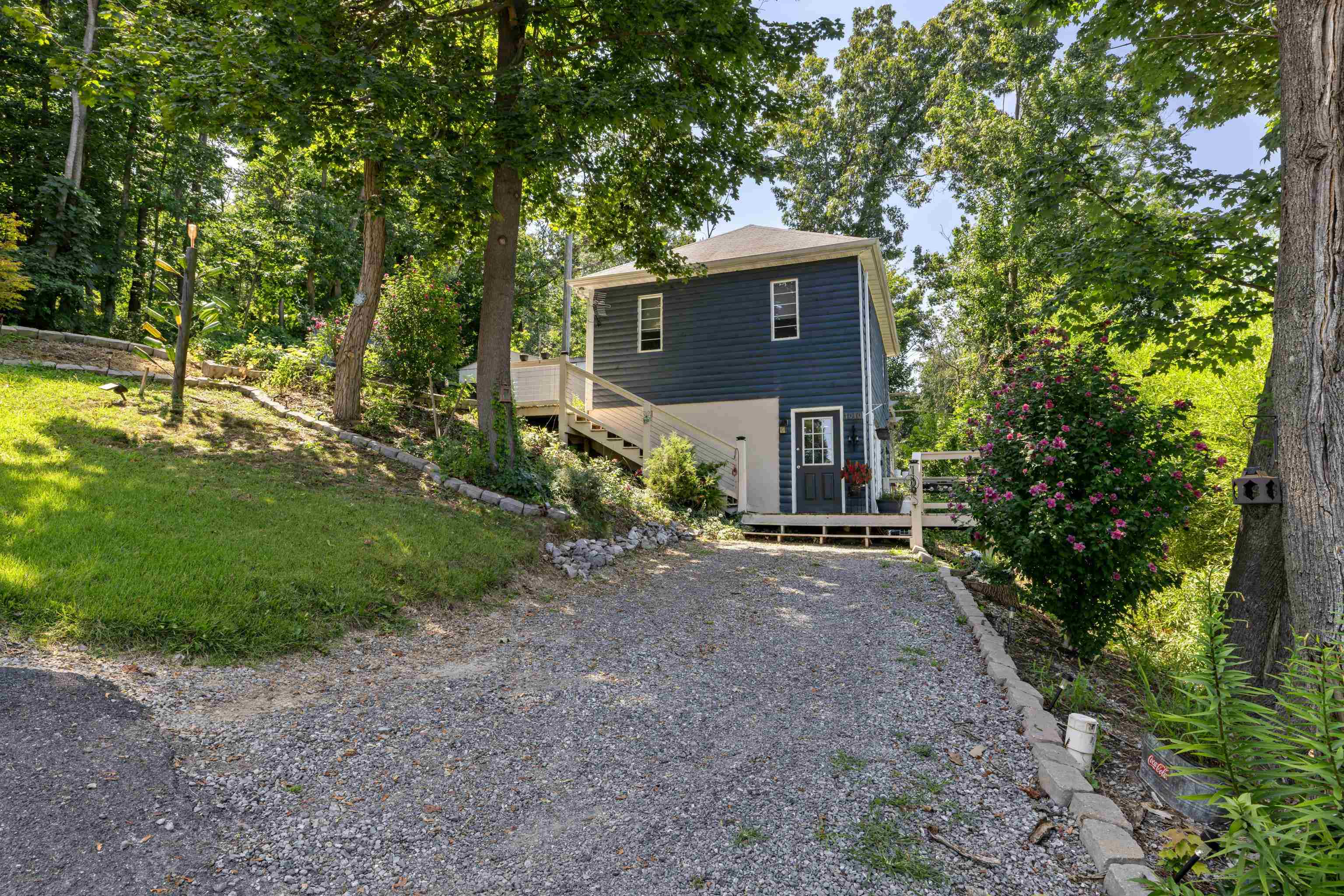 1010 PERRY ST, STAUNTON, Virginia 24401, 3 Bedrooms Bedrooms, ,1 BathroomBathrooms,Residential,1010 PERRY ST,667650 MLS # 667650