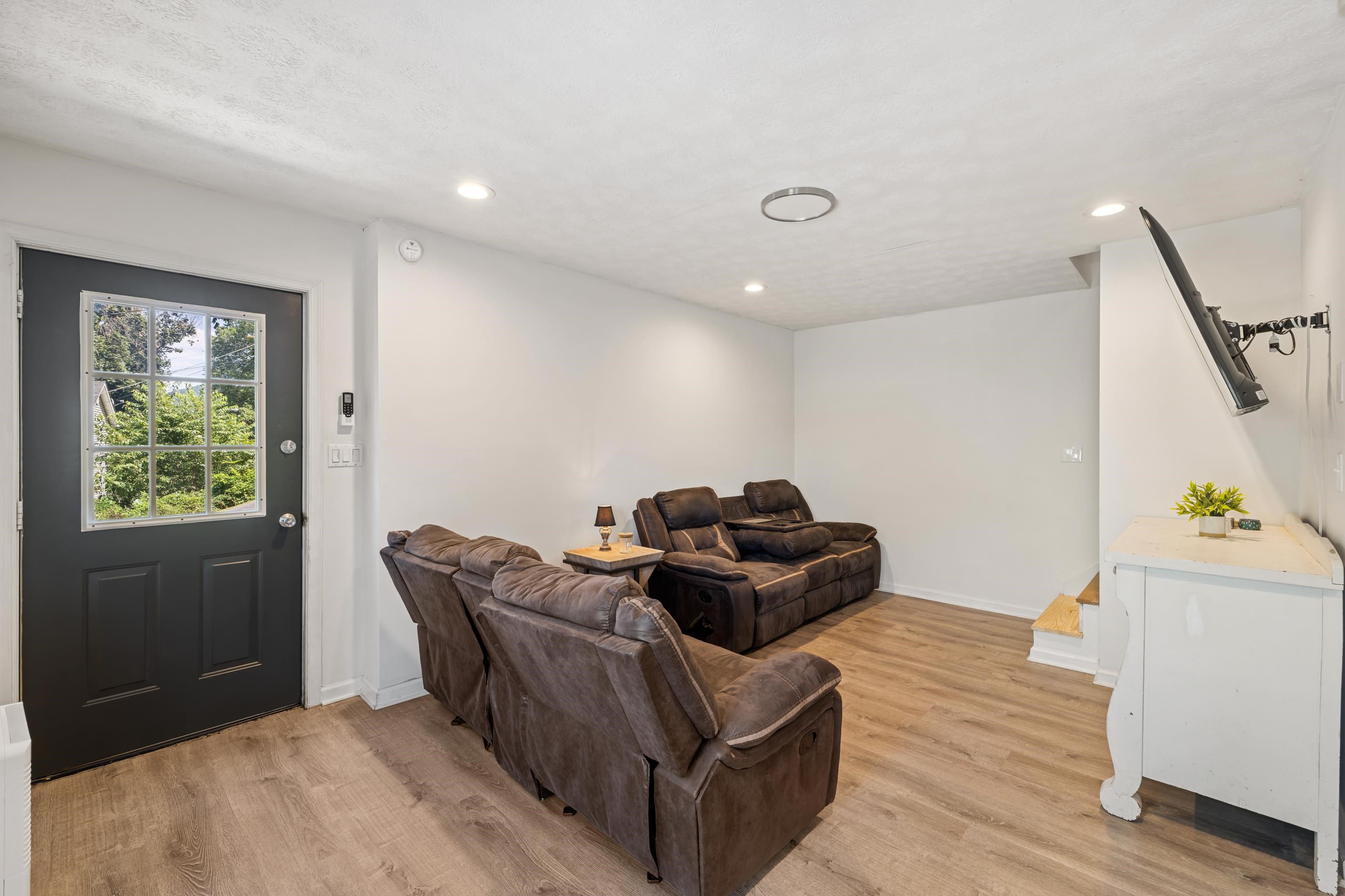 1010 PERRY ST, STAUNTON, Virginia 24401, 3 Bedrooms Bedrooms, ,1 BathroomBathrooms,Residential,1010 PERRY ST,667650 MLS # 667650