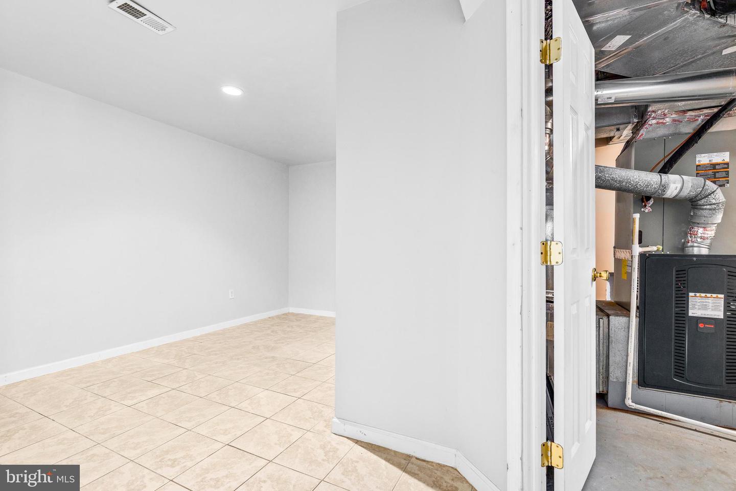 1766 ANN SCARLET CT, WOODBRIDGE, Virginia 22191, 6 Bedrooms Bedrooms, ,3 BathroomsBathrooms,Residential,For sale,1766 ANN SCARLET CT,VAPW2098676 MLS # VAPW2098676