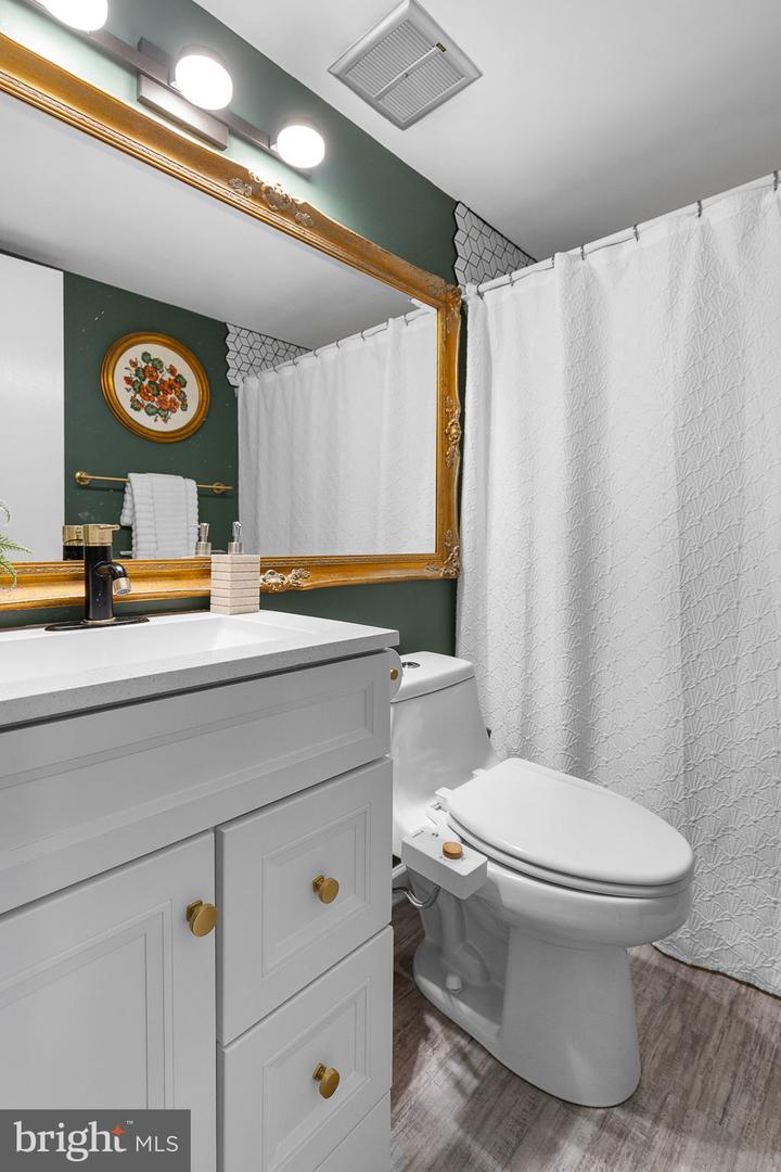 11557 ROLLING GREEN CT #301, RESTON, Virginia 20191, 2 Bedrooms Bedrooms, ,2 BathroomsBathrooms,Residential,For sale,11557 ROLLING GREEN CT #301,VAFX2254328 MLS # VAFX2254328