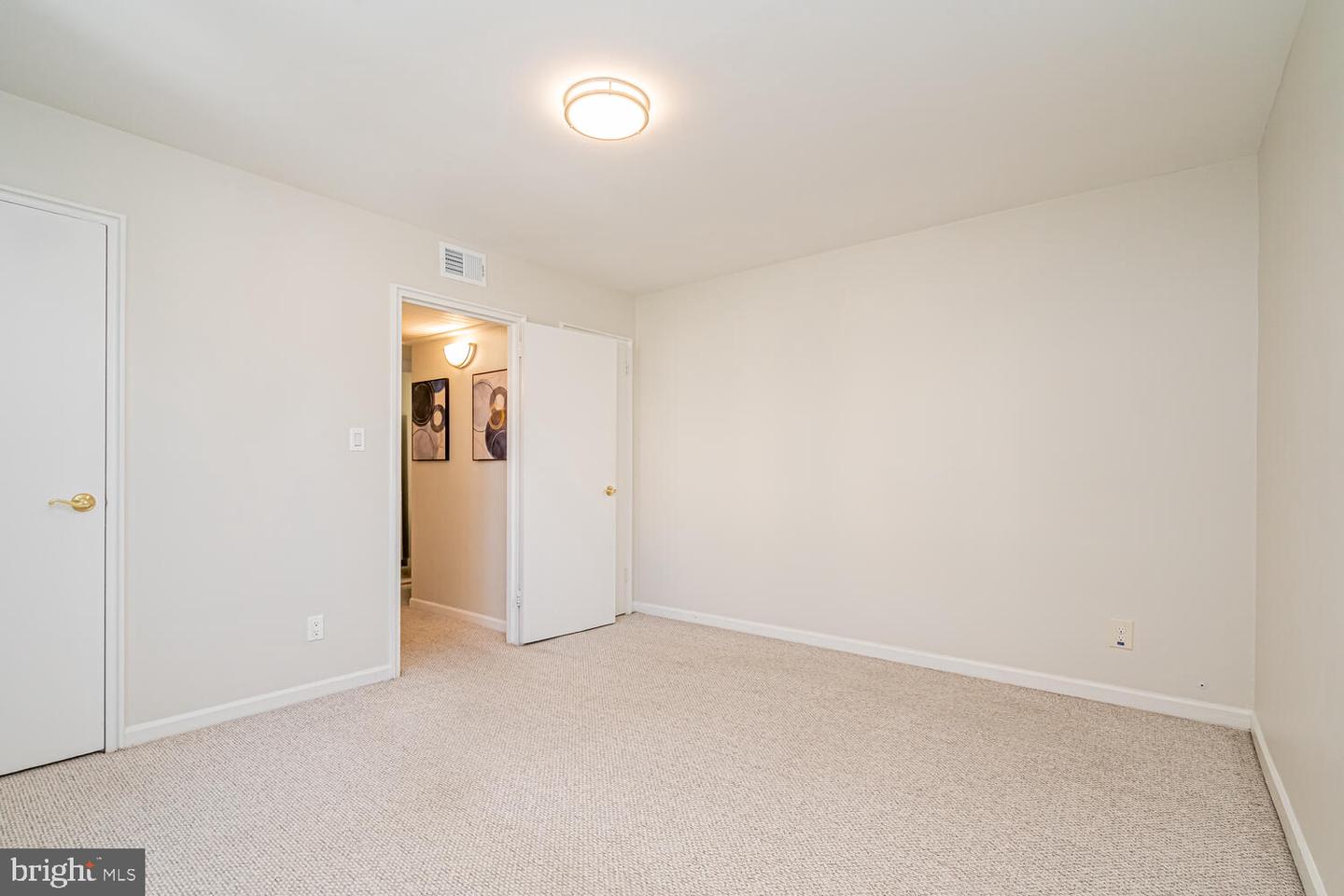 2906 PEYTON RANDOLPH DR #201, FALLS CHURCH, Virginia 22044, 1 Bedroom Bedrooms, ,1 BathroomBathrooms,Residential,For sale,2906 PEYTON RANDOLPH DR #201,VAFX2254504 MLS # VAFX2254504