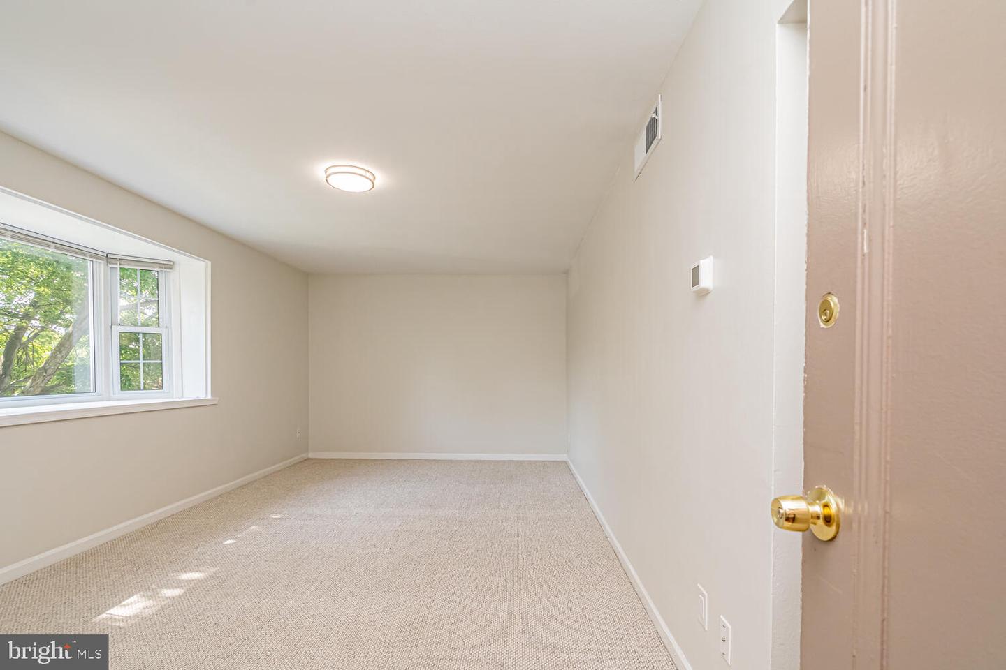 2906 PEYTON RANDOLPH DR #201, FALLS CHURCH, Virginia 22044, 1 Bedroom Bedrooms, ,1 BathroomBathrooms,Residential,For sale,2906 PEYTON RANDOLPH DR #201,VAFX2254504 MLS # VAFX2254504