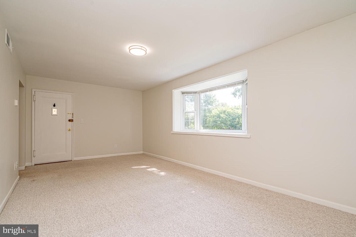 2906 PEYTON RANDOLPH DR #201, FALLS CHURCH, Virginia 22044, 1 Bedroom Bedrooms, ,1 BathroomBathrooms,Residential,For sale,2906 PEYTON RANDOLPH DR #201,VAFX2254504 MLS # VAFX2254504