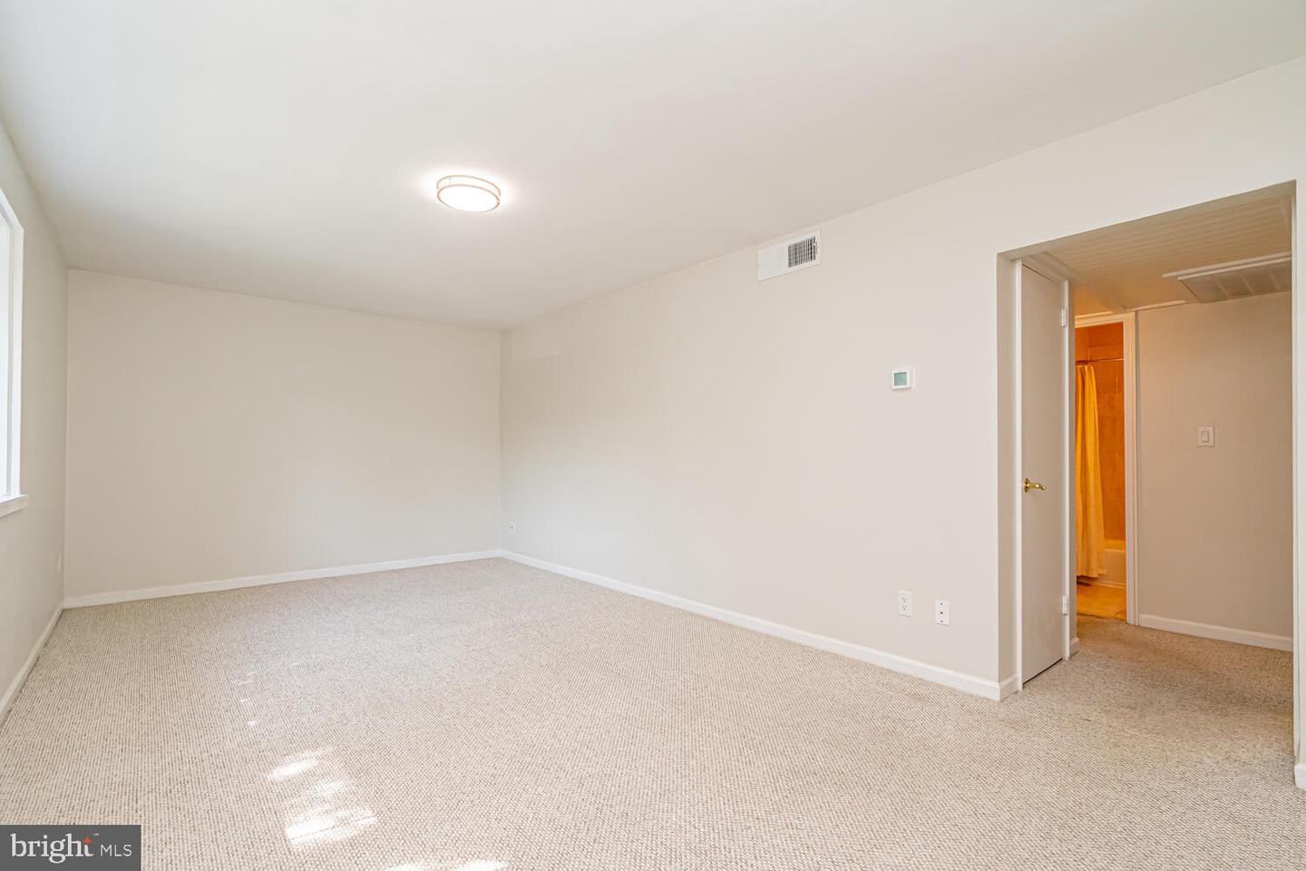 2906 PEYTON RANDOLPH DR #201, FALLS CHURCH, Virginia 22044, 1 Bedroom Bedrooms, ,1 BathroomBathrooms,Residential,For sale,2906 PEYTON RANDOLPH DR #201,VAFX2254504 MLS # VAFX2254504