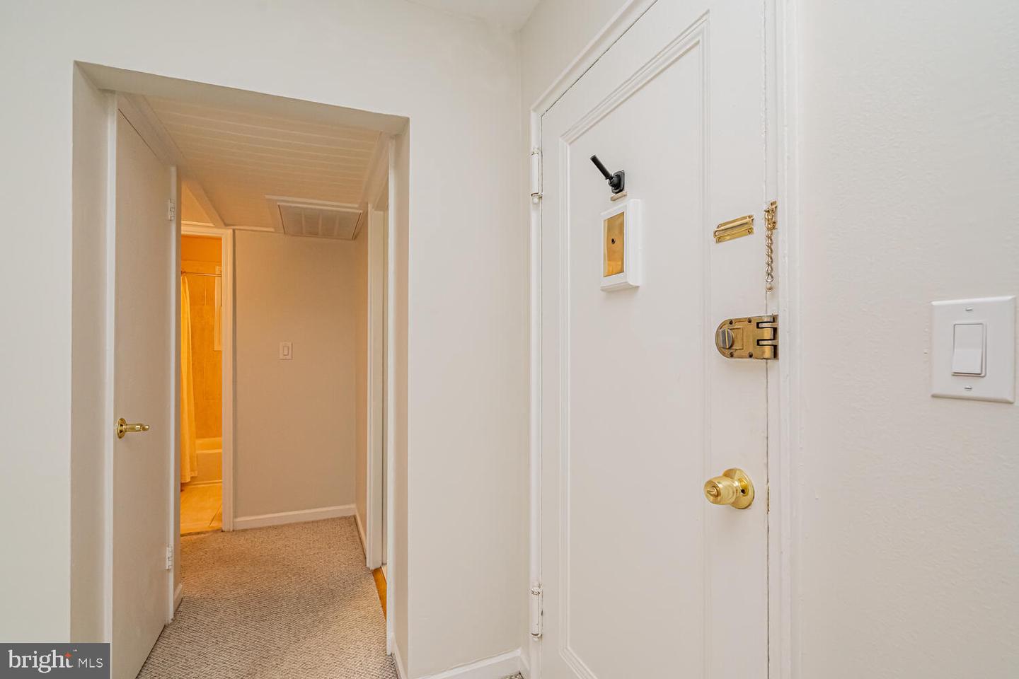 2906 PEYTON RANDOLPH DR #201, FALLS CHURCH, Virginia 22044, 1 Bedroom Bedrooms, ,1 BathroomBathrooms,Residential,For sale,2906 PEYTON RANDOLPH DR #201,VAFX2254504 MLS # VAFX2254504