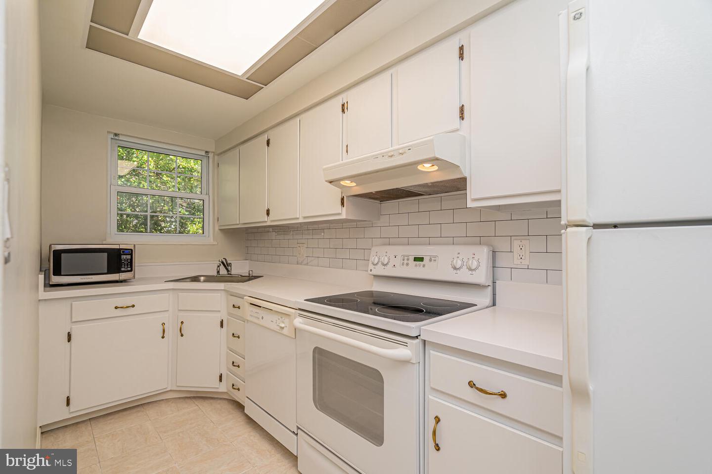 2906 PEYTON RANDOLPH DR #201, FALLS CHURCH, Virginia 22044, 1 Bedroom Bedrooms, ,1 BathroomBathrooms,Residential,For sale,2906 PEYTON RANDOLPH DR #201,VAFX2254504 MLS # VAFX2254504