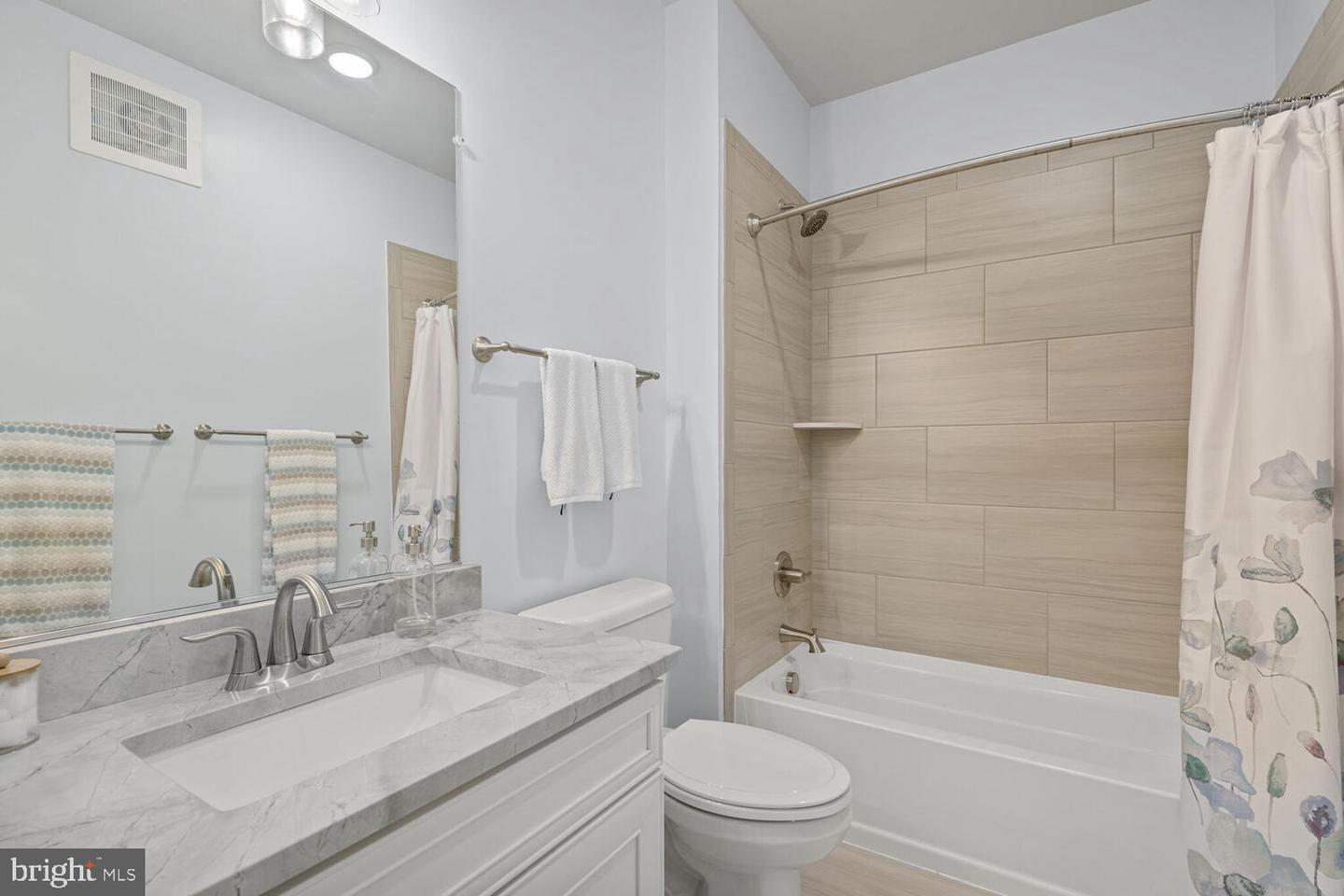 6104 FAIRVIEW FARM DR #403, ALEXANDRIA, Virginia 22315, 2 Bedrooms Bedrooms, ,2 BathroomsBathrooms,Residential,For sale,6104 FAIRVIEW FARM DR #403,VAFX2255750 MLS # VAFX2255750