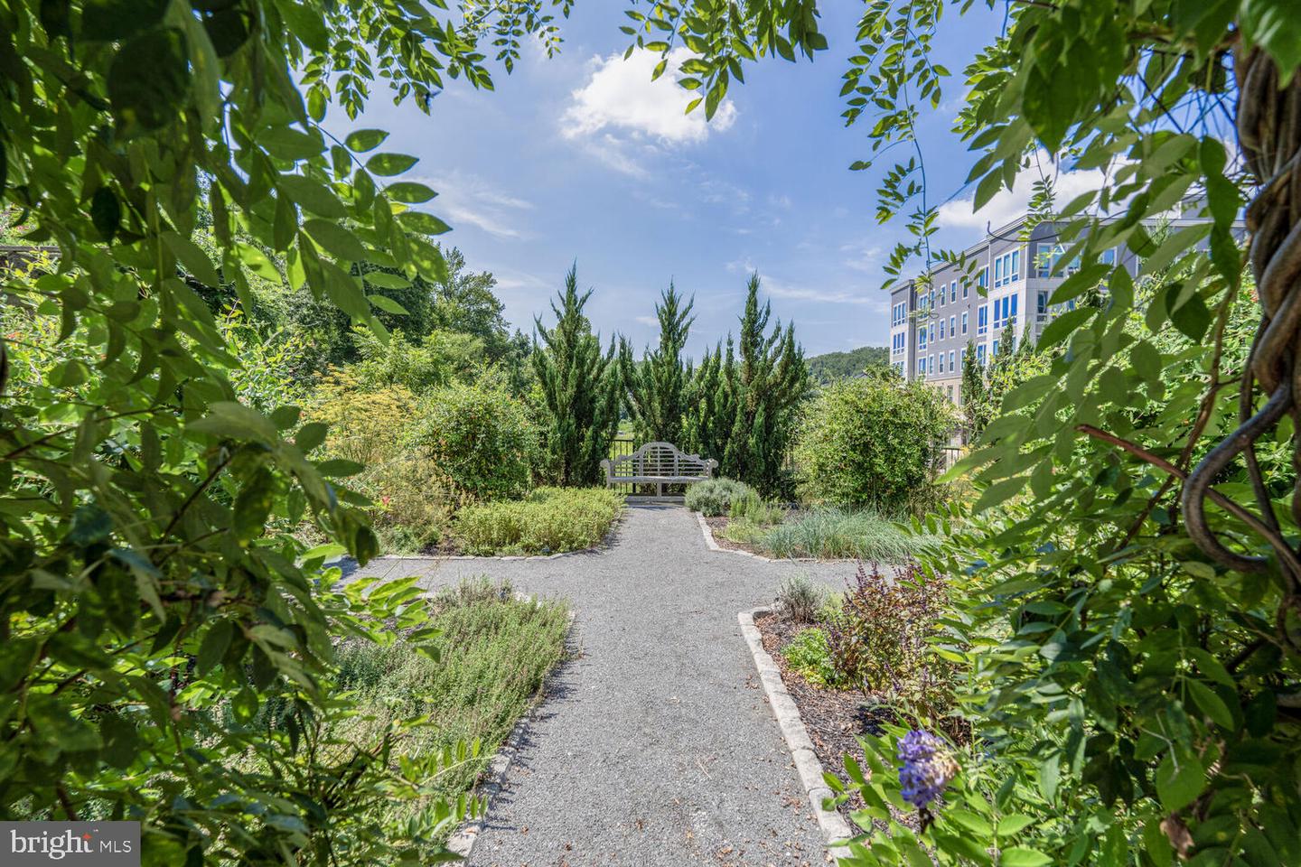 6104 FAIRVIEW FARM DR #403, ALEXANDRIA, Virginia 22315, 2 Bedrooms Bedrooms, ,2 BathroomsBathrooms,Residential,For sale,6104 FAIRVIEW FARM DR #403,VAFX2255750 MLS # VAFX2255750