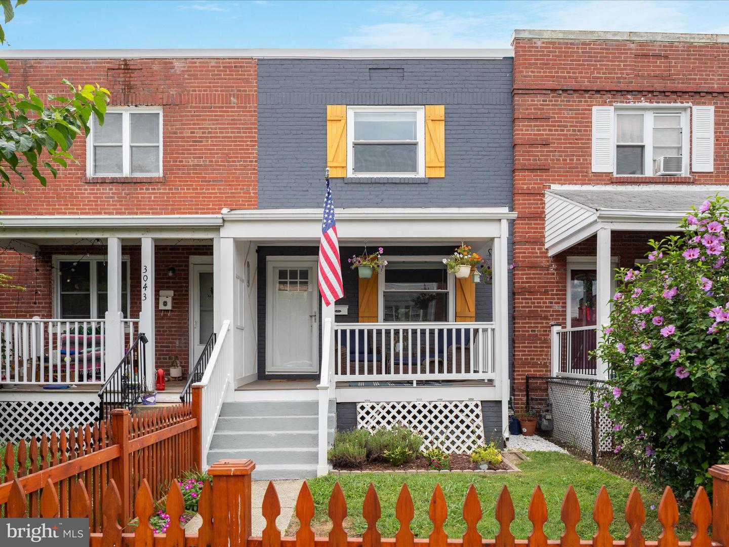 3041 MANNING ST, ALEXANDRIA, Virginia 22305, 2 Bedrooms Bedrooms, ,2 BathroomsBathrooms,Residential,For sale,3041 MANNING ST,VAAX2047544 MLS # VAAX2047544