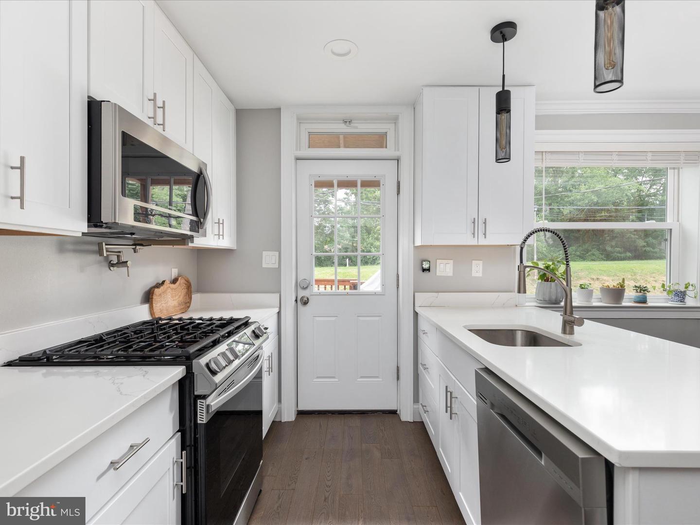 3041 MANNING ST, ALEXANDRIA, Virginia 22305, 2 Bedrooms Bedrooms, ,2 BathroomsBathrooms,Residential,For sale,3041 MANNING ST,VAAX2047544 MLS # VAAX2047544