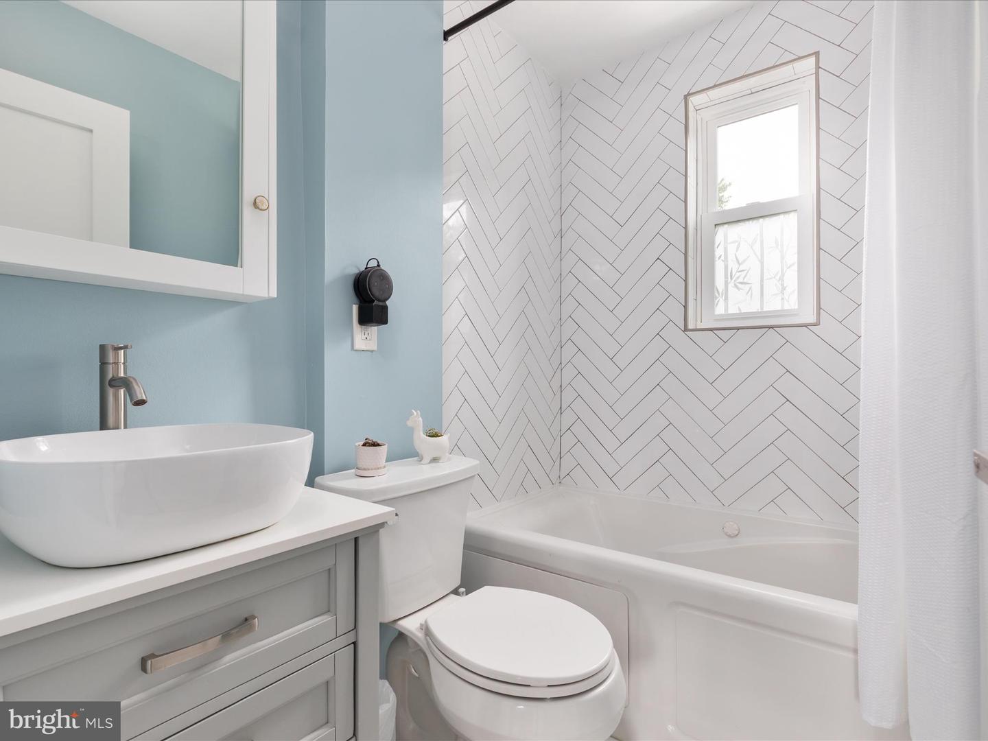 3041 MANNING ST, ALEXANDRIA, Virginia 22305, 2 Bedrooms Bedrooms, ,2 BathroomsBathrooms,Residential,For sale,3041 MANNING ST,VAAX2047544 MLS # VAAX2047544