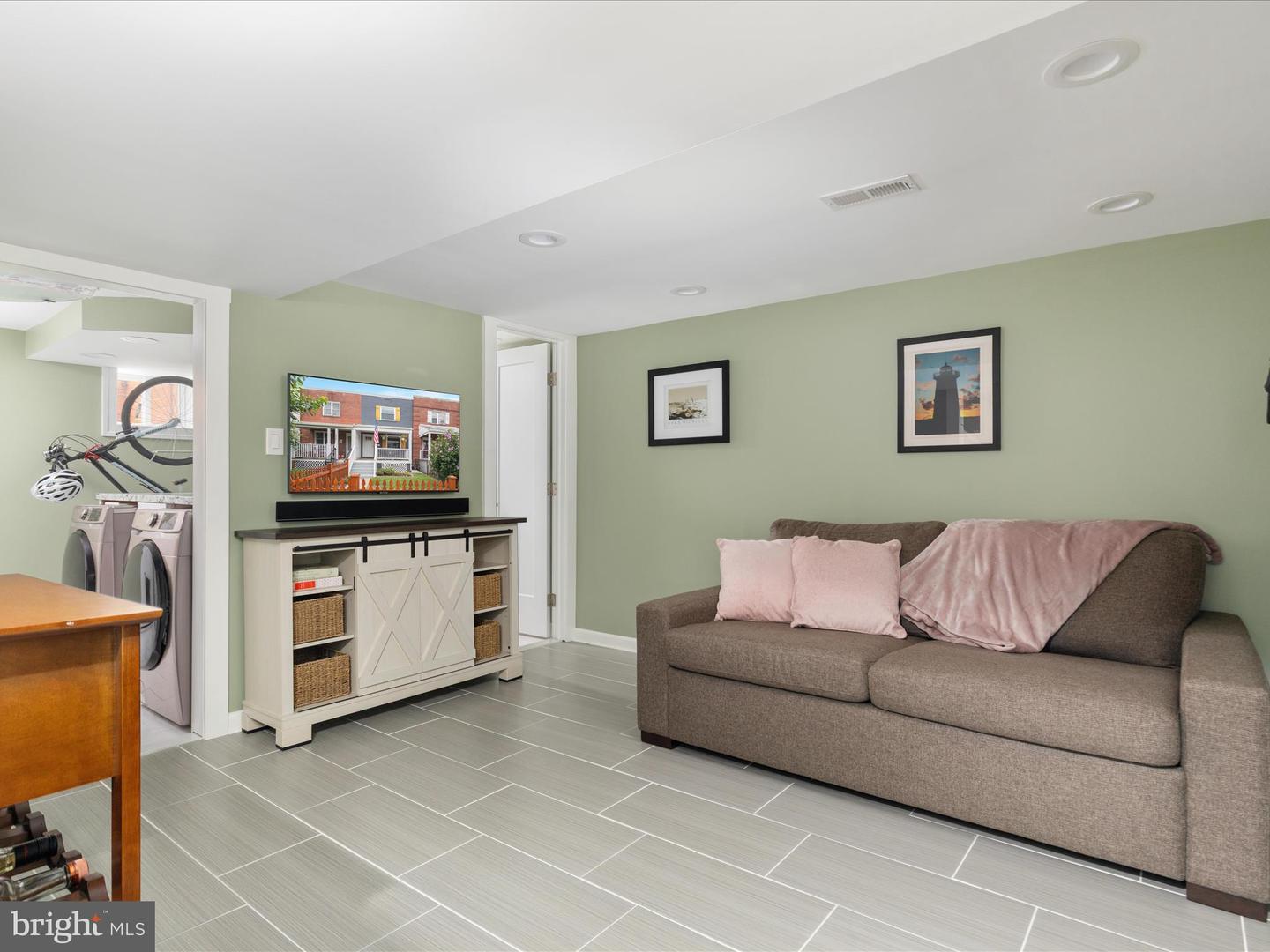 3041 MANNING ST, ALEXANDRIA, Virginia 22305, 2 Bedrooms Bedrooms, ,2 BathroomsBathrooms,Residential,For sale,3041 MANNING ST,VAAX2047544 MLS # VAAX2047544
