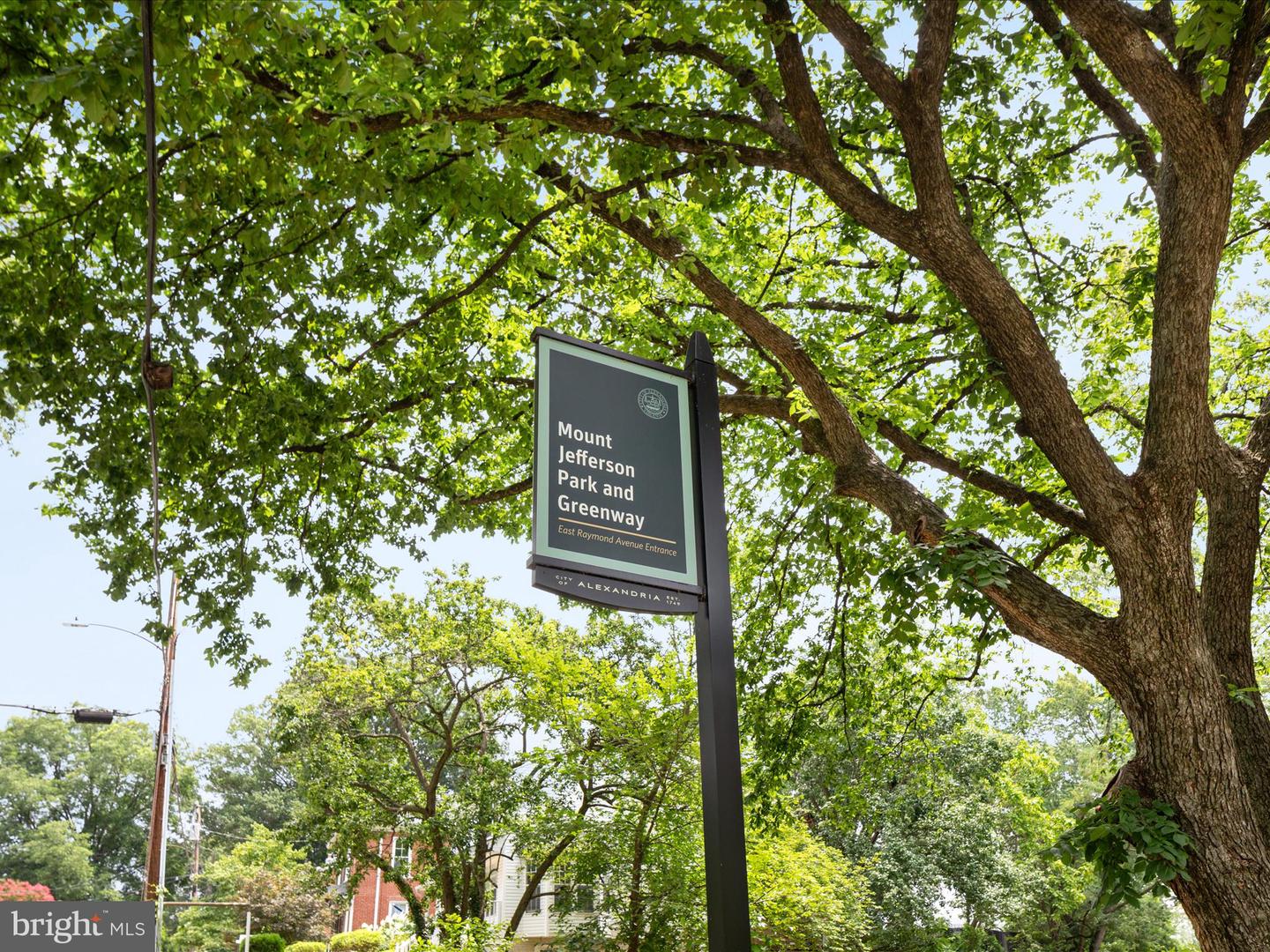 3041 MANNING ST, ALEXANDRIA, Virginia 22305, 2 Bedrooms Bedrooms, ,2 BathroomsBathrooms,Residential,For sale,3041 MANNING ST,VAAX2047544 MLS # VAAX2047544