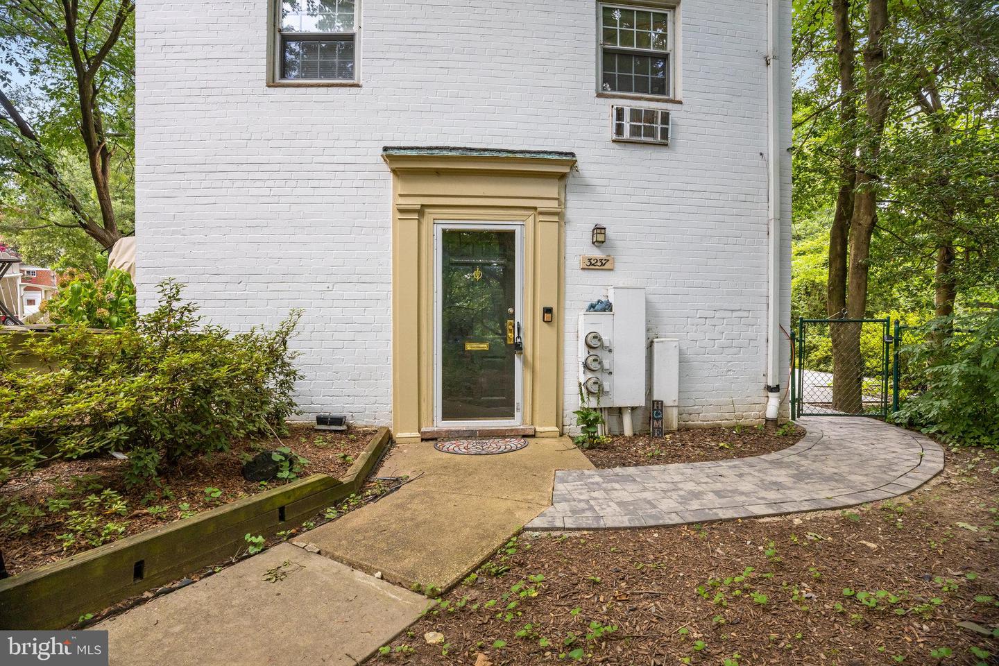 3237 RAVENSWORTH PL, ALEXANDRIA, Virginia 22302, 2 Bedrooms Bedrooms, ,1 BathroomBathrooms,Residential,For sale,3237 RAVENSWORTH PL,VAAX2047546 MLS # VAAX2047546