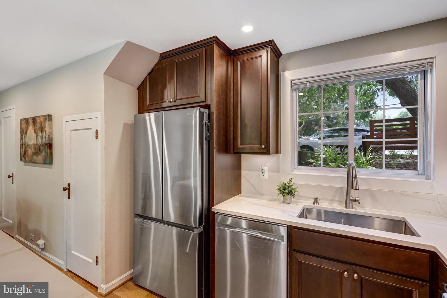 3237 RAVENSWORTH PL, ALEXANDRIA, Virginia 22302, 2 Bedrooms Bedrooms, ,1 BathroomBathrooms,Residential,For sale,3237 RAVENSWORTH PL,VAAX2047546 MLS # VAAX2047546