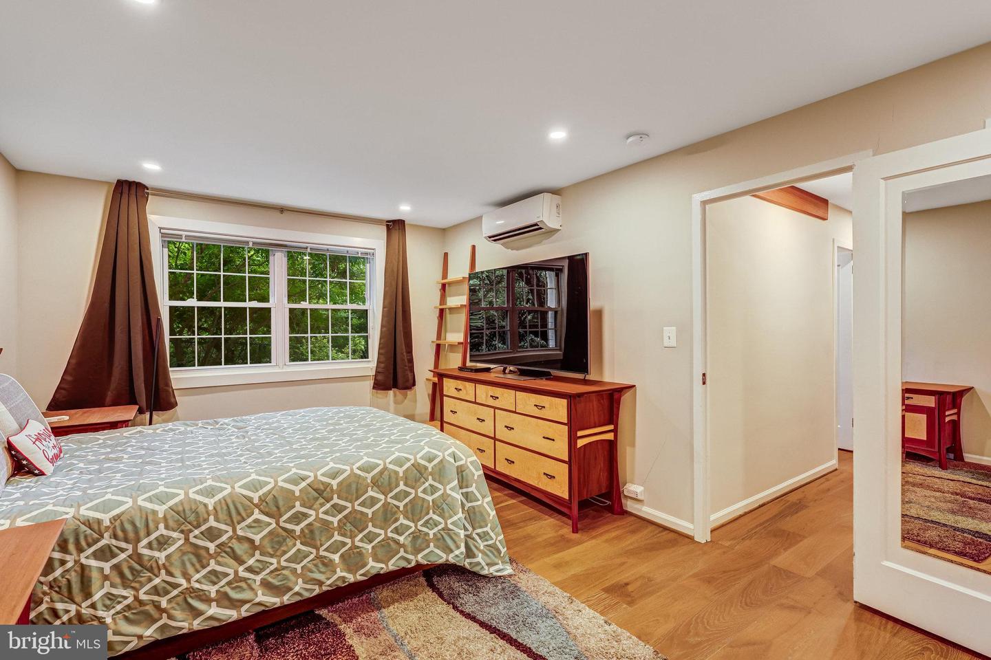 3237 RAVENSWORTH PL, ALEXANDRIA, Virginia 22302, 2 Bedrooms Bedrooms, ,1 BathroomBathrooms,Residential,For sale,3237 RAVENSWORTH PL,VAAX2047546 MLS # VAAX2047546