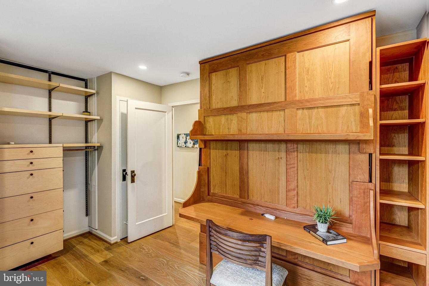 3237 RAVENSWORTH PL, ALEXANDRIA, Virginia 22302, 2 Bedrooms Bedrooms, ,1 BathroomBathrooms,Residential,For sale,3237 RAVENSWORTH PL,VAAX2047546 MLS # VAAX2047546