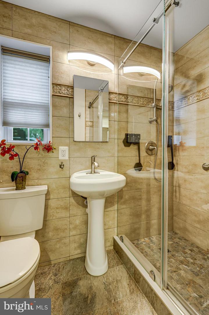 3237 RAVENSWORTH PL, ALEXANDRIA, Virginia 22302, 2 Bedrooms Bedrooms, ,1 BathroomBathrooms,Residential,For sale,3237 RAVENSWORTH PL,VAAX2047546 MLS # VAAX2047546