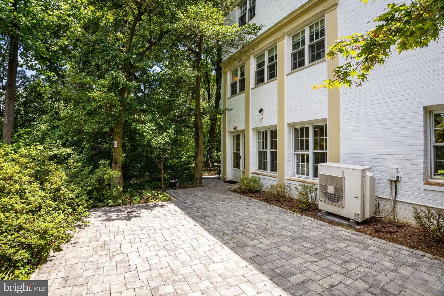 3237 RAVENSWORTH PL, ALEXANDRIA, Virginia 22302, 2 Bedrooms Bedrooms, ,1 BathroomBathrooms,Residential,For sale,3237 RAVENSWORTH PL,VAAX2047546 MLS # VAAX2047546