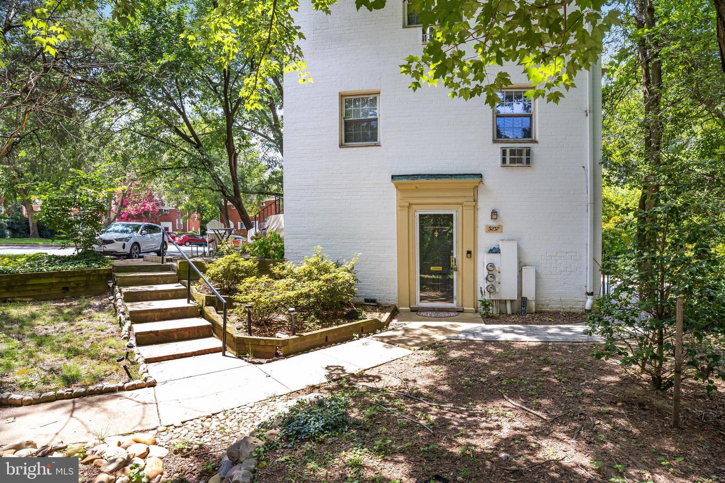 3237 RAVENSWORTH PL, ALEXANDRIA, Virginia 22302, 2 Bedrooms Bedrooms, ,1 BathroomBathrooms,Residential,For sale,3237 RAVENSWORTH PL,VAAX2047546 MLS # VAAX2047546