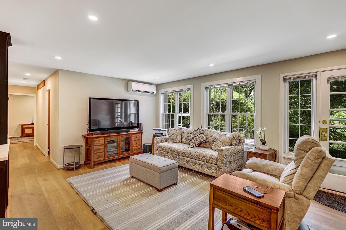 3237 RAVENSWORTH PL, ALEXANDRIA, Virginia 22302, 2 Bedrooms Bedrooms, ,1 BathroomBathrooms,Residential,For sale,3237 RAVENSWORTH PL,VAAX2047546 MLS # VAAX2047546