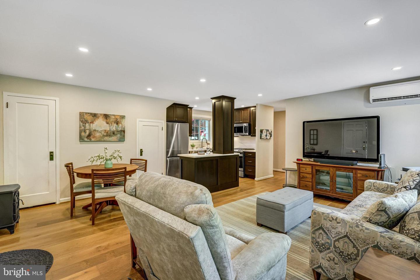 3237 RAVENSWORTH PL, ALEXANDRIA, Virginia 22302, 2 Bedrooms Bedrooms, ,1 BathroomBathrooms,Residential,For sale,3237 RAVENSWORTH PL,VAAX2047546 MLS # VAAX2047546