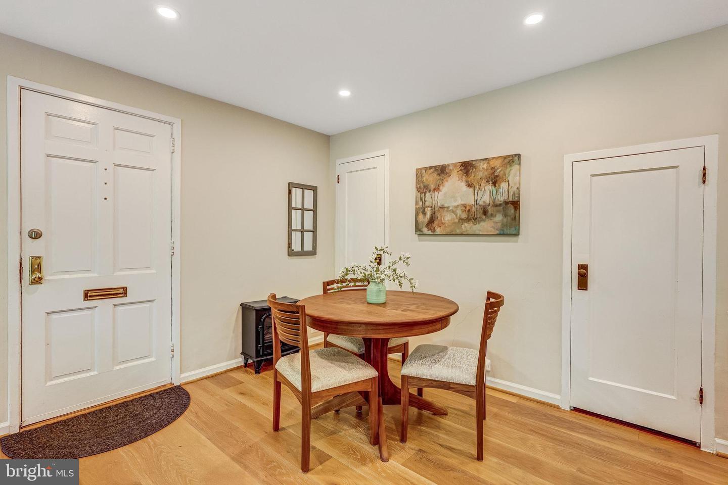 3237 RAVENSWORTH PL, ALEXANDRIA, Virginia 22302, 2 Bedrooms Bedrooms, ,1 BathroomBathrooms,Residential,For sale,3237 RAVENSWORTH PL,VAAX2047546 MLS # VAAX2047546