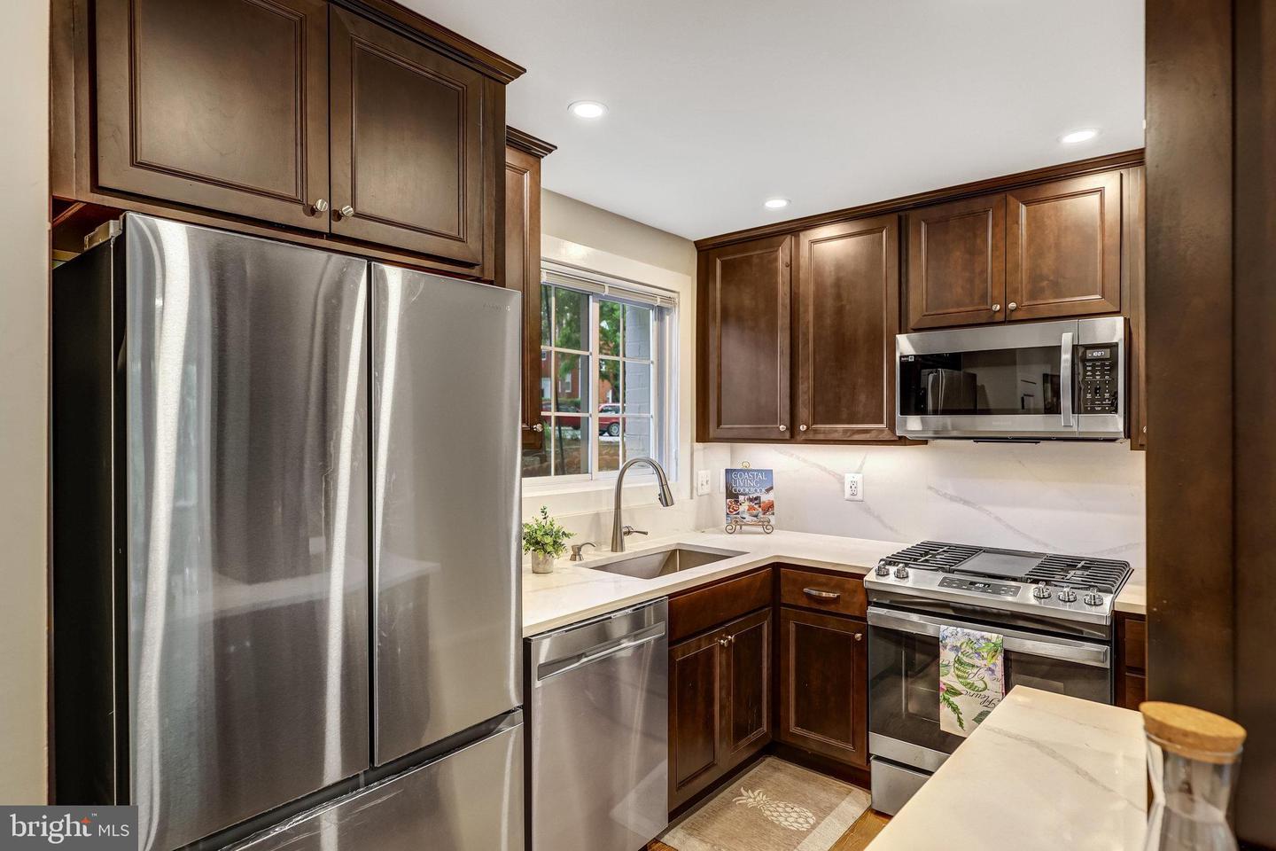 3237 RAVENSWORTH PL, ALEXANDRIA, Virginia 22302, 2 Bedrooms Bedrooms, ,1 BathroomBathrooms,Residential,For sale,3237 RAVENSWORTH PL,VAAX2047546 MLS # VAAX2047546