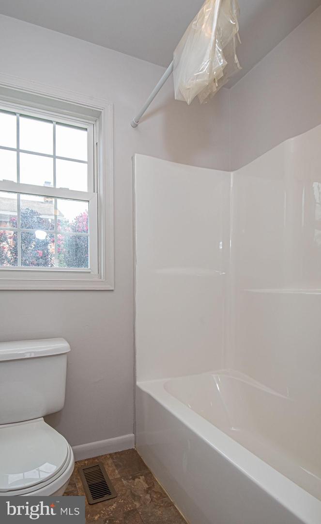 124 E 15TH ST, FRONT ROYAL, Virginia 22630, 3 Bedrooms Bedrooms, ,1 BathroomBathrooms,Residential,For sale,124 E 15TH ST,VAWR2011768 MLS # VAWR2011768