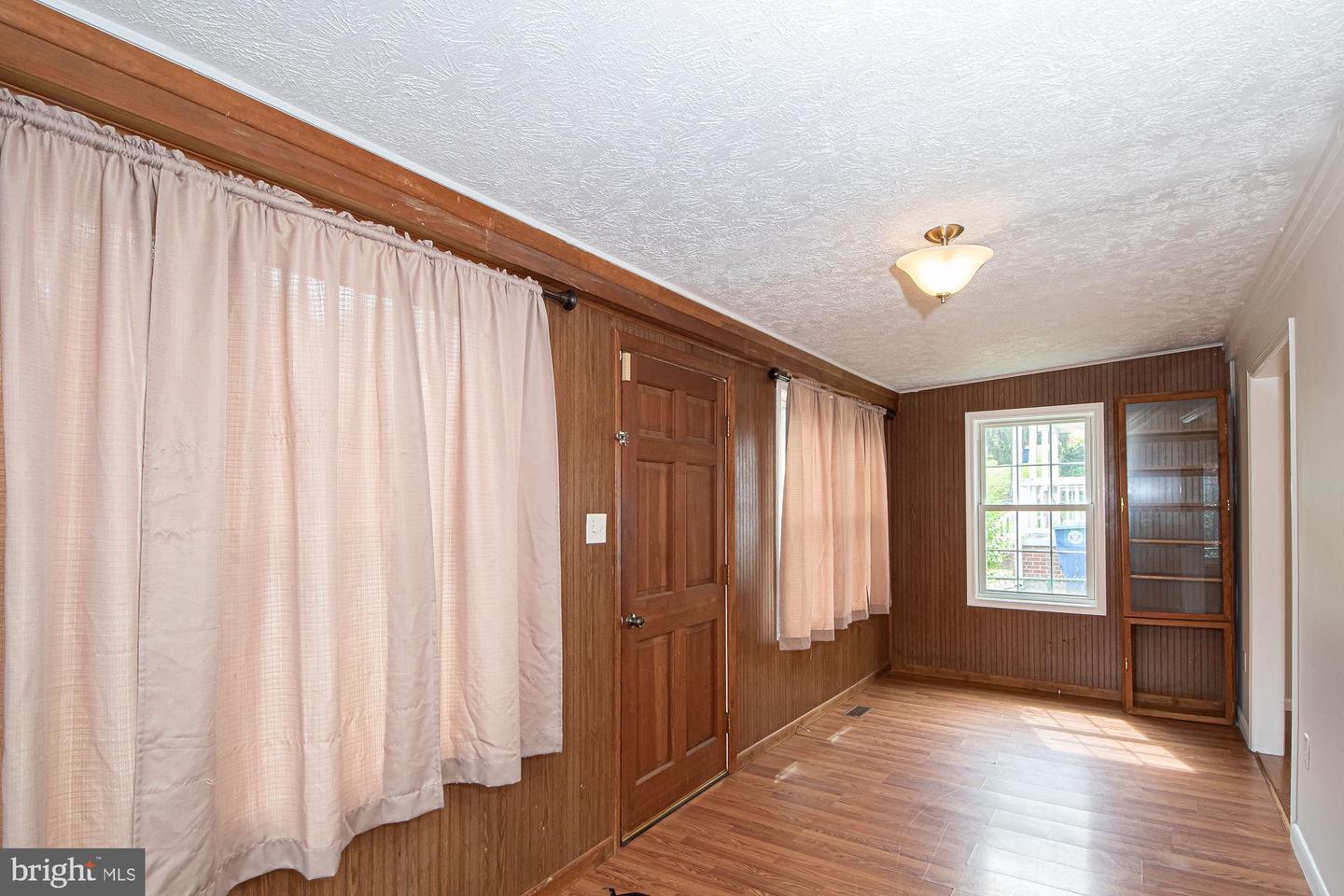 124 E 15TH ST, FRONT ROYAL, Virginia 22630, 3 Bedrooms Bedrooms, ,1 BathroomBathrooms,Residential,For sale,124 E 15TH ST,VAWR2011768 MLS # VAWR2011768