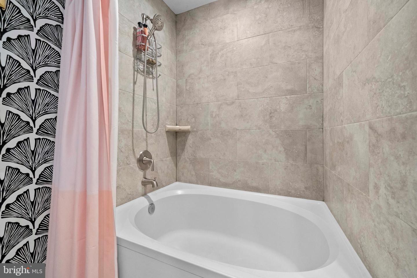 244 S REYNOLDS ST #201, ALEXANDRIA, Virginia 22304, 2 Bedrooms Bedrooms, ,2 BathroomsBathrooms,Residential,For sale,244 S REYNOLDS ST #201,VAAX2047732 MLS # VAAX2047732