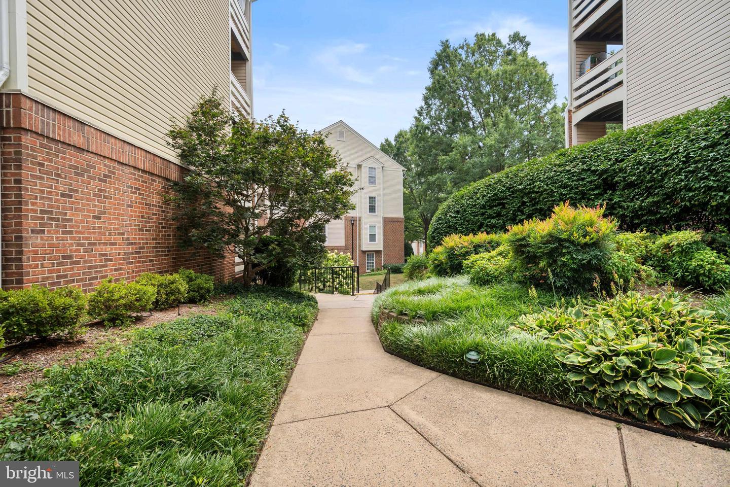244 S REYNOLDS ST #201, ALEXANDRIA, Virginia 22304, 2 Bedrooms Bedrooms, ,2 BathroomsBathrooms,Residential,For sale,244 S REYNOLDS ST #201,VAAX2047732 MLS # VAAX2047732