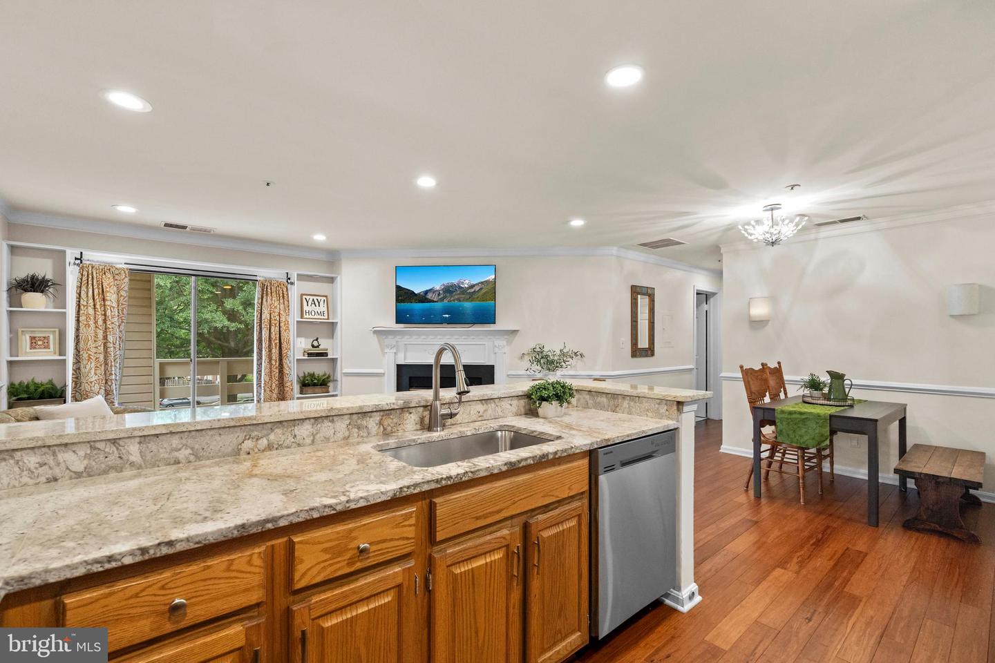 244 S REYNOLDS ST #201, ALEXANDRIA, Virginia 22304, 2 Bedrooms Bedrooms, ,2 BathroomsBathrooms,Residential,For sale,244 S REYNOLDS ST #201,VAAX2047732 MLS # VAAX2047732