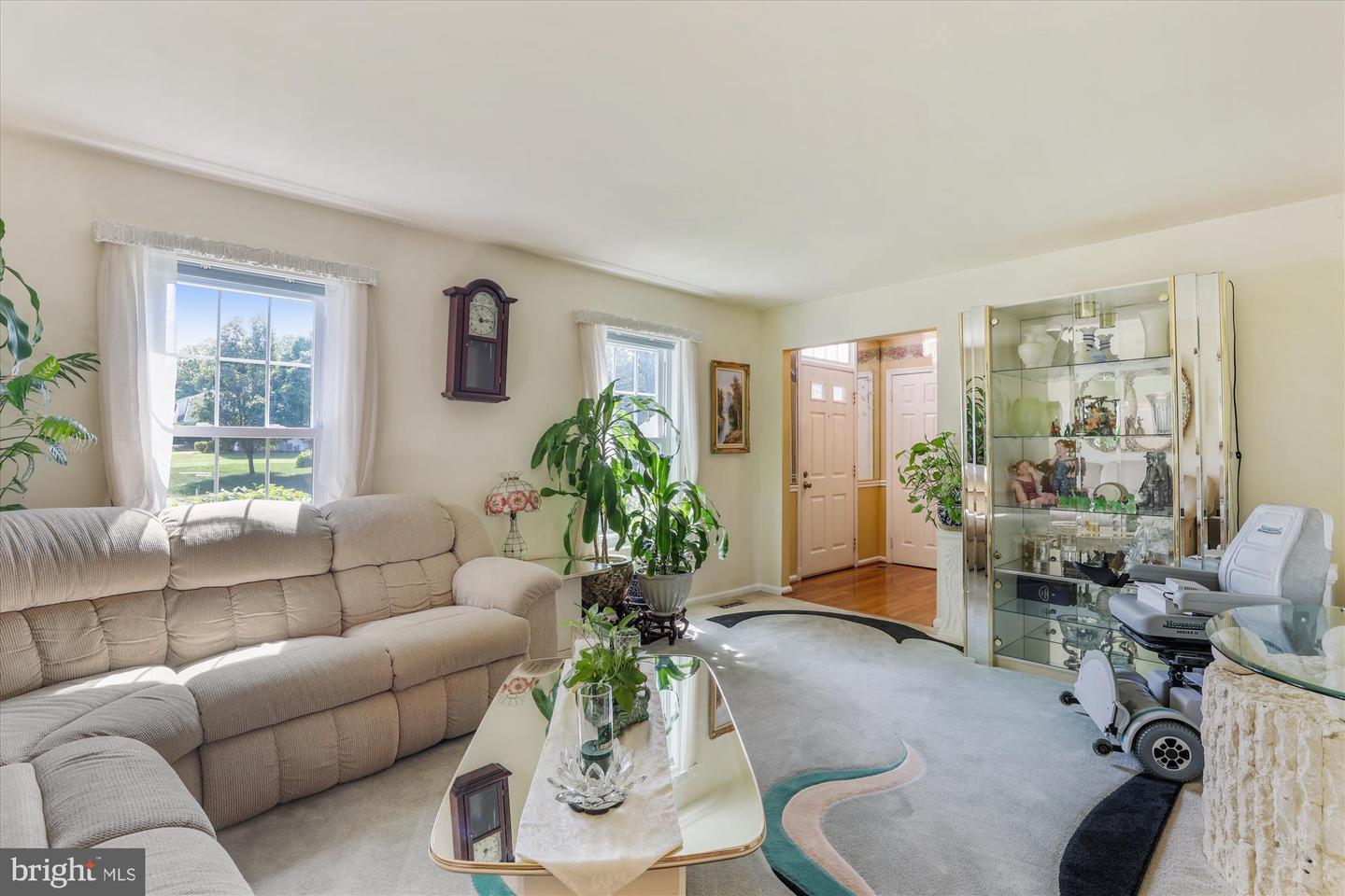 6137 FRANCONIA STATION LN, ALEXANDRIA, Virginia 22310, 5 Bedrooms Bedrooms, ,4 BathroomsBathrooms,Residential,For sale,6137 FRANCONIA STATION LN,VAFX2257322 MLS # VAFX2257322