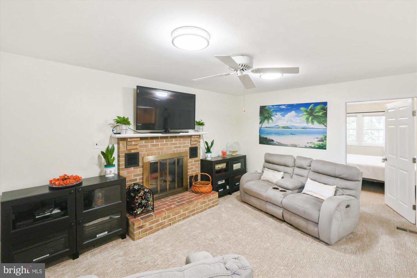 6137 FRANCONIA STATION LN, ALEXANDRIA, Virginia 22310, 5 Bedrooms Bedrooms, ,4 BathroomsBathrooms,Residential,For sale,6137 FRANCONIA STATION LN,VAFX2257322 MLS # VAFX2257322