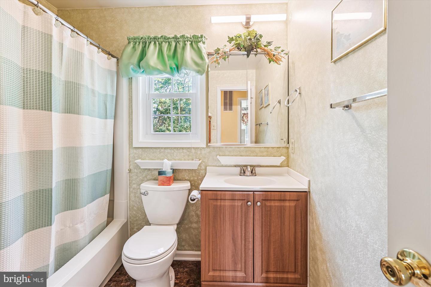 6137 FRANCONIA STATION LN, ALEXANDRIA, Virginia 22310, 5 Bedrooms Bedrooms, ,4 BathroomsBathrooms,Residential,For sale,6137 FRANCONIA STATION LN,VAFX2257322 MLS # VAFX2257322